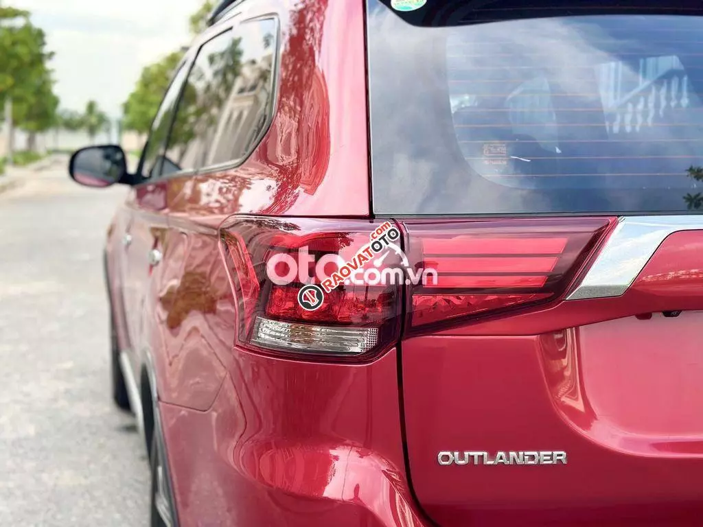 Mitsubishi Outlander 2.0 CVT 2018 màu đỏ biển TP-4