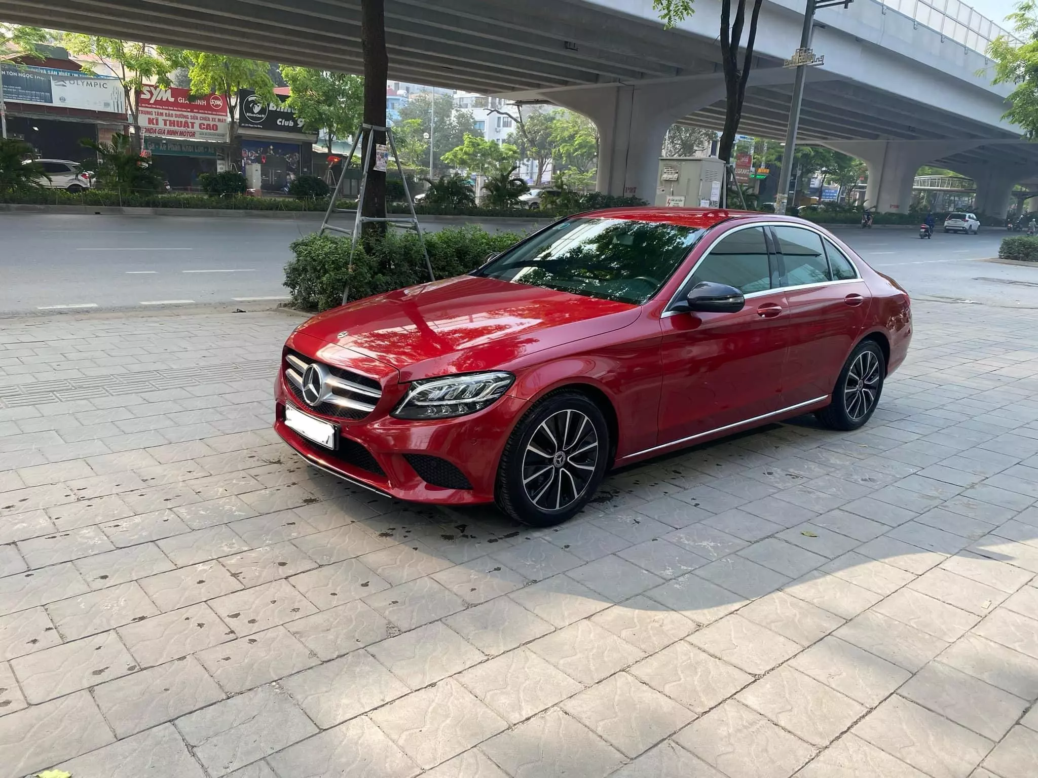 Bán Mercedes C200 sản xuất 2019, một chủ từ mới, xe chạy it cực đẹp.-1