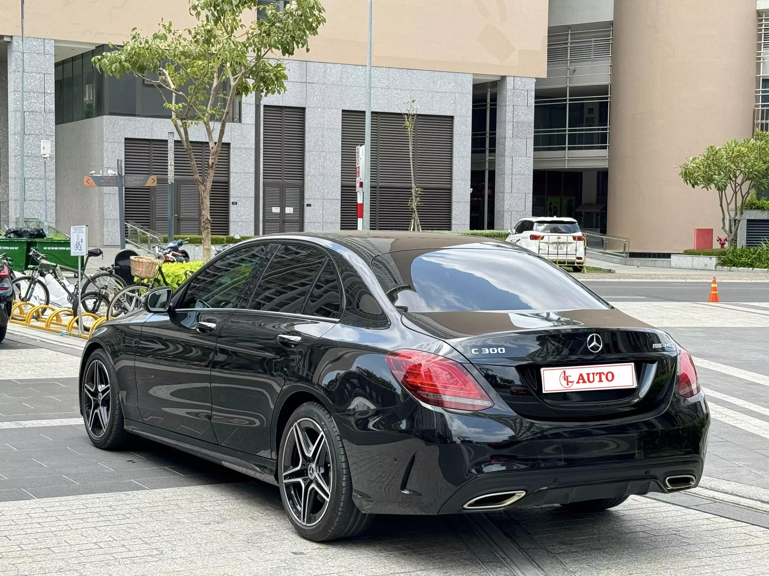 Mercedes C300 AMG-1