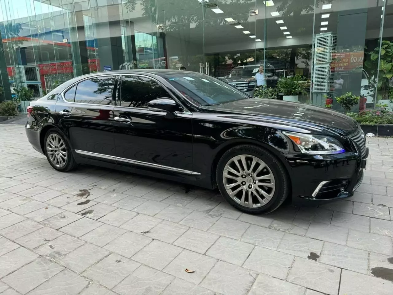 Lexus LS 460L, sản xuất 2015, màu đen, nội thất nâu da bò cực đẹp.-1