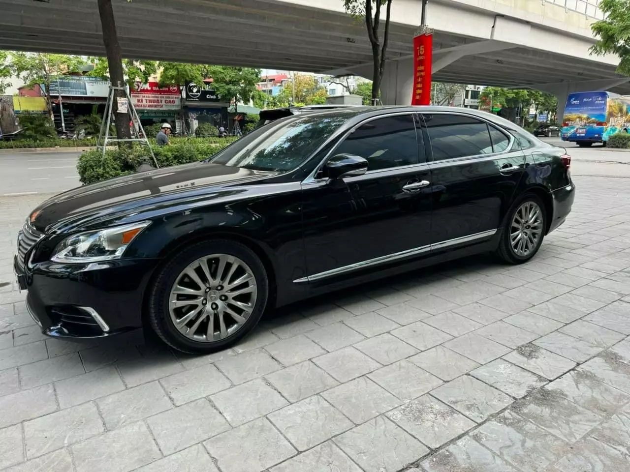 Lexus LS 460L, sản xuất 2015, màu đen, nội thất nâu da bò cực đẹp.-3