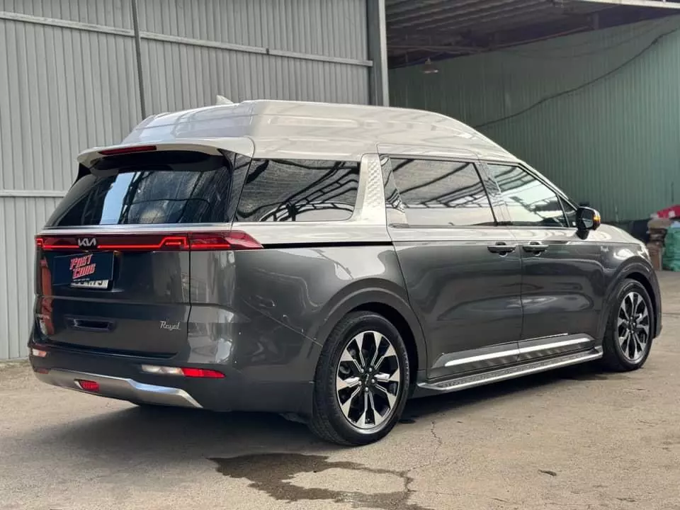 KIA Carnival Royal 2022 phiên bản độ chính hãng-1