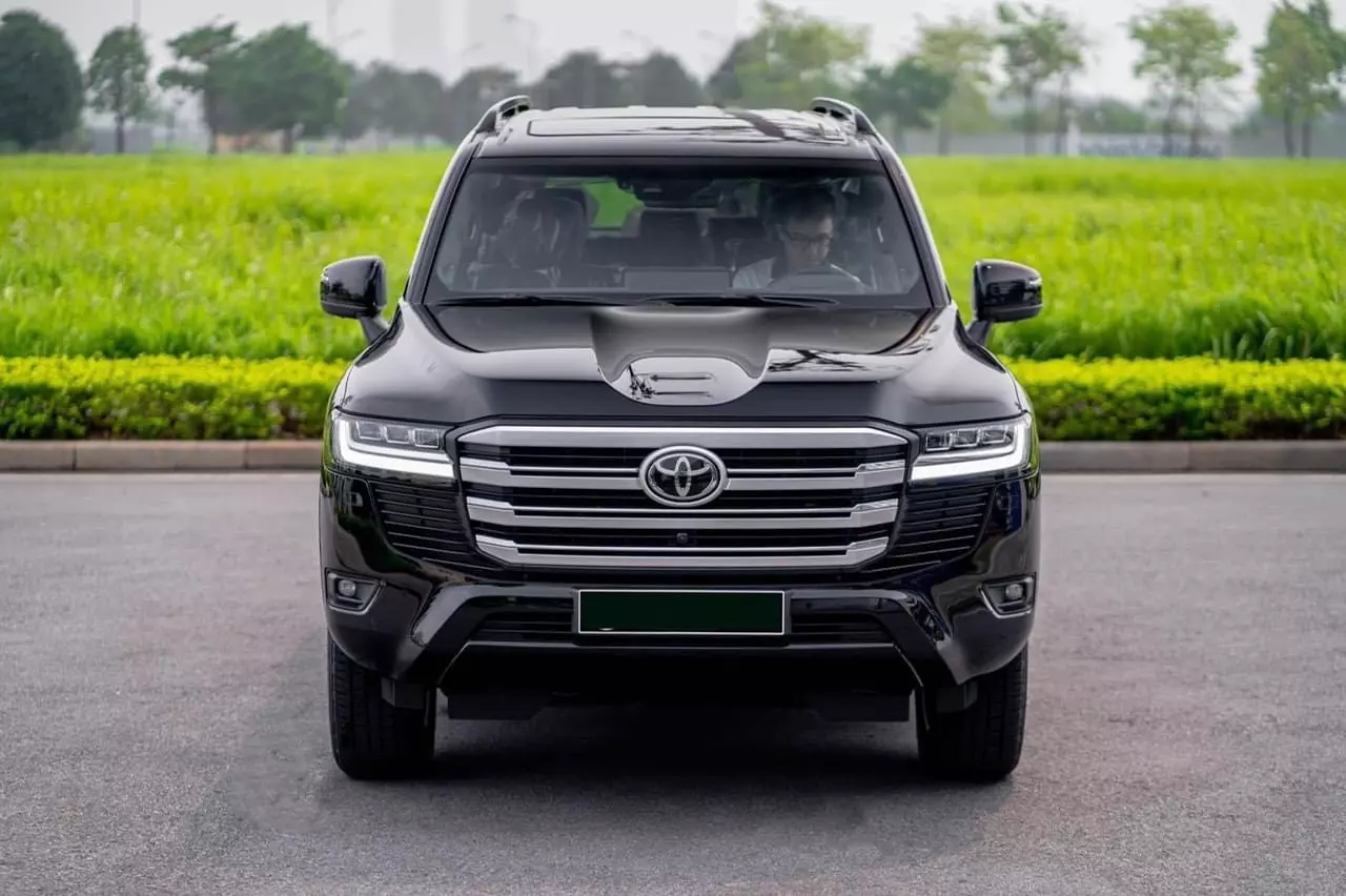 Land Cruiser LC300 sẵn xe TRẮNG - ĐEN - ĐỒNG - Giao Ngay-0