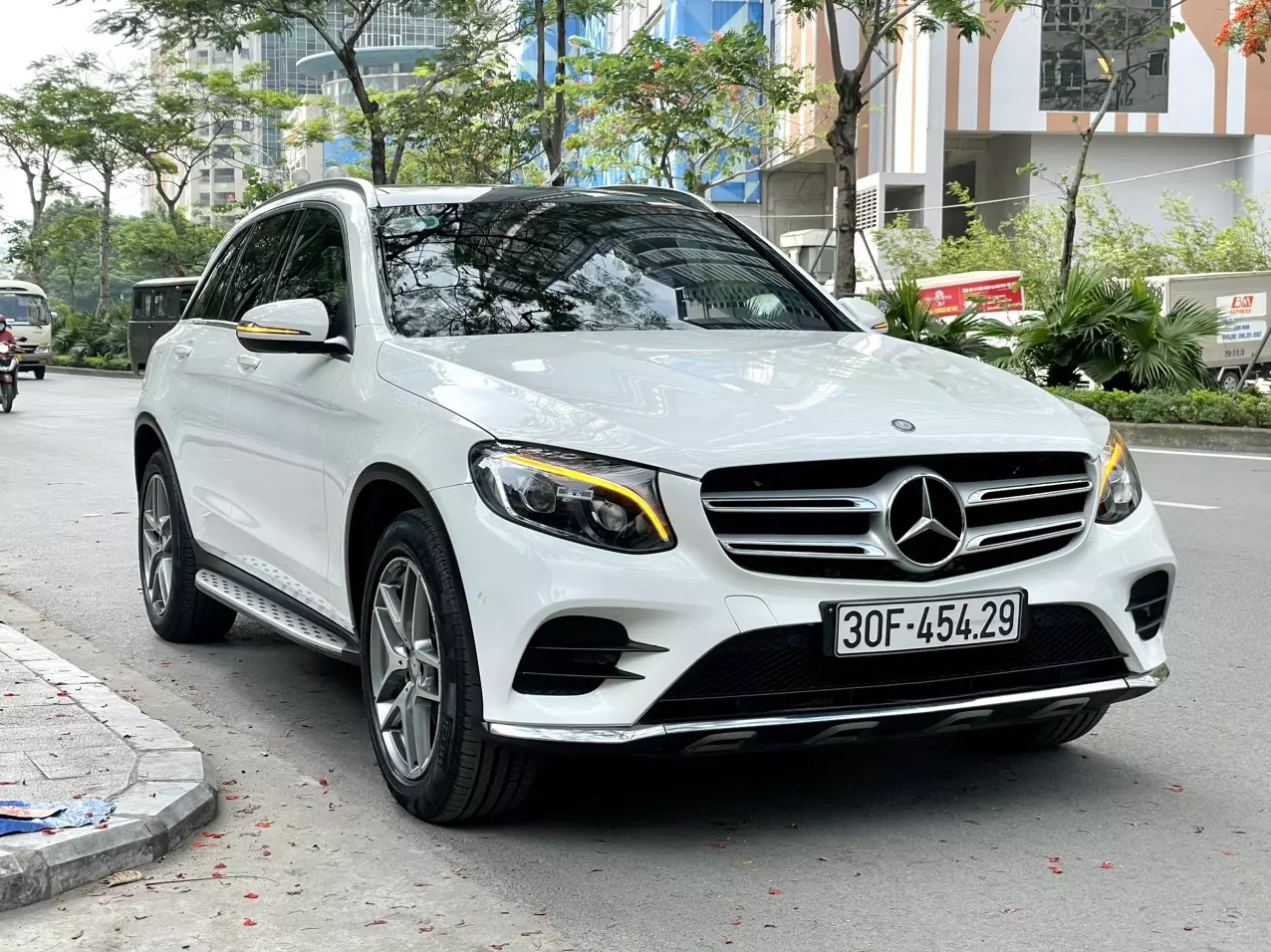 Cần ra nhanh xe GLC300-4matic sx 2016 -1