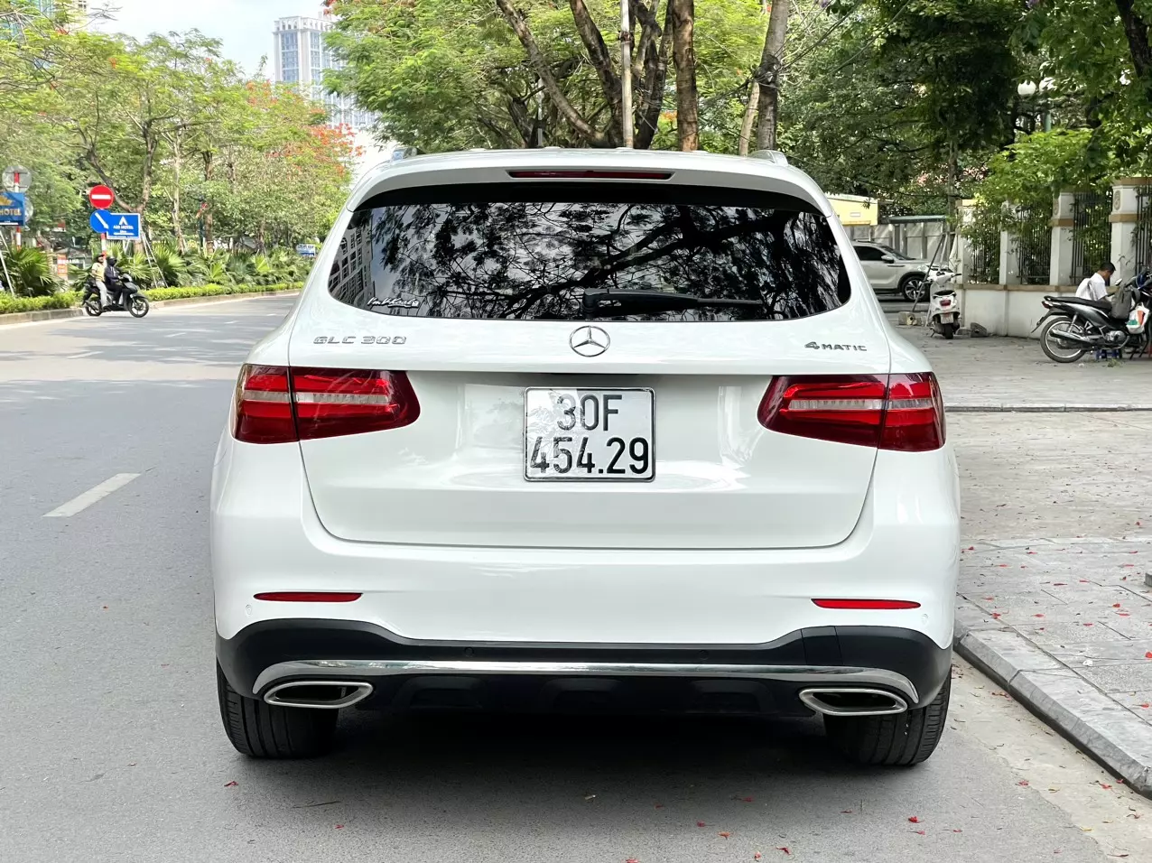 Cần ra nhanh xe GLC300-4matic sx 2016 -6