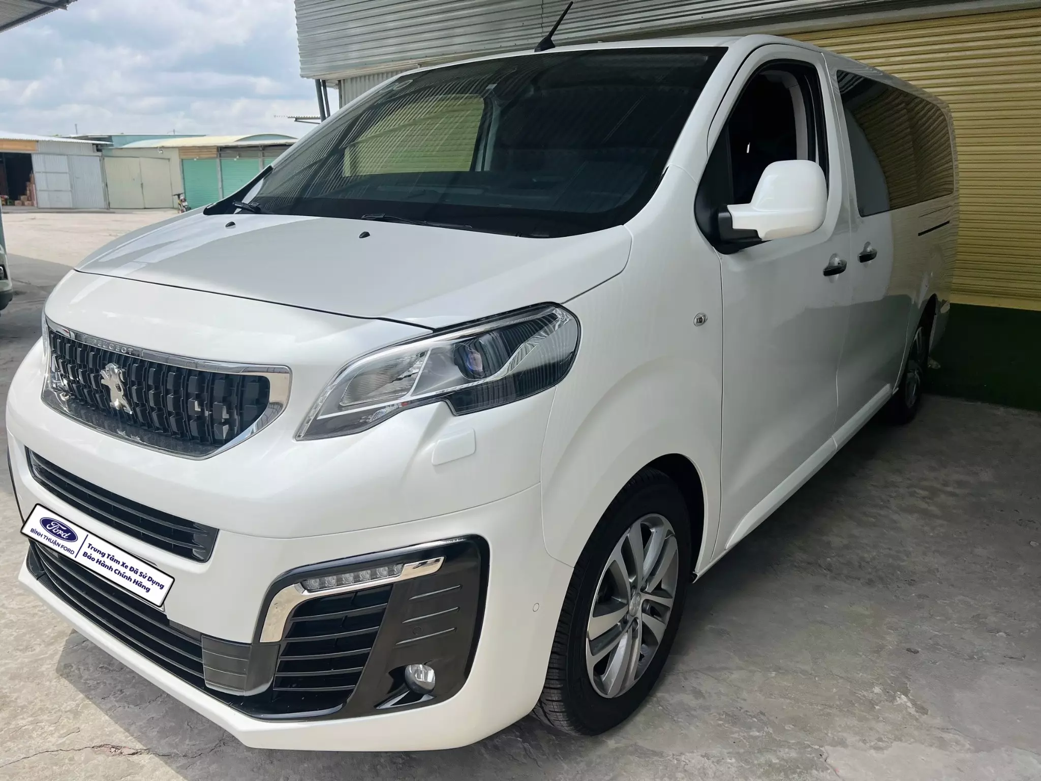 Peugeot Traveller Premium 7S 2021 Đăng ký 2022 Lướt 7.600 Km ( Như xe mới )-5