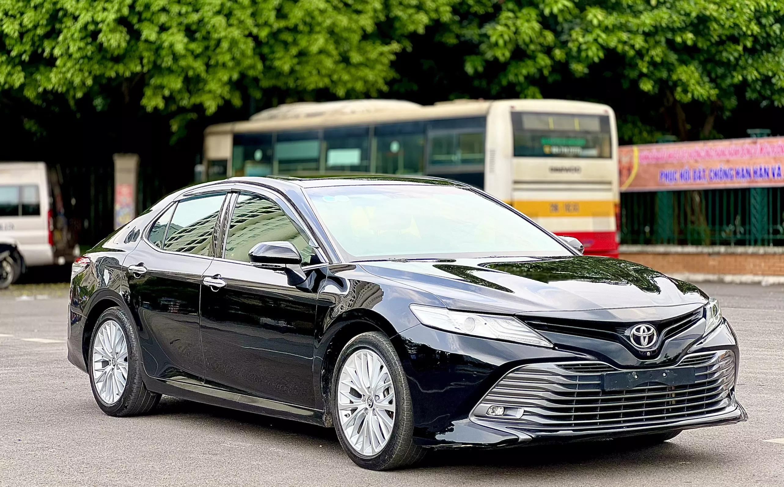 Bán ô tô Toyota Camry 2.5Q 2019, màu đen, xe nhập giá cạnh tranh-1