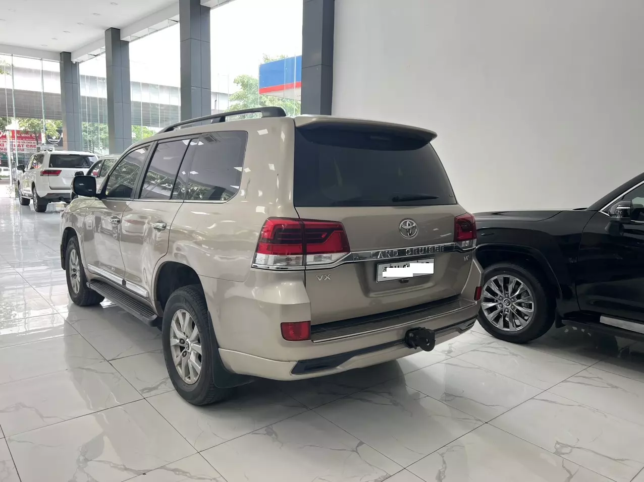 Bán xe Toyota Landcruiser LC200 vàng cát xe sản xuất năm 2016 lịch sử bảo dưỡng hãng đầy đủ-1