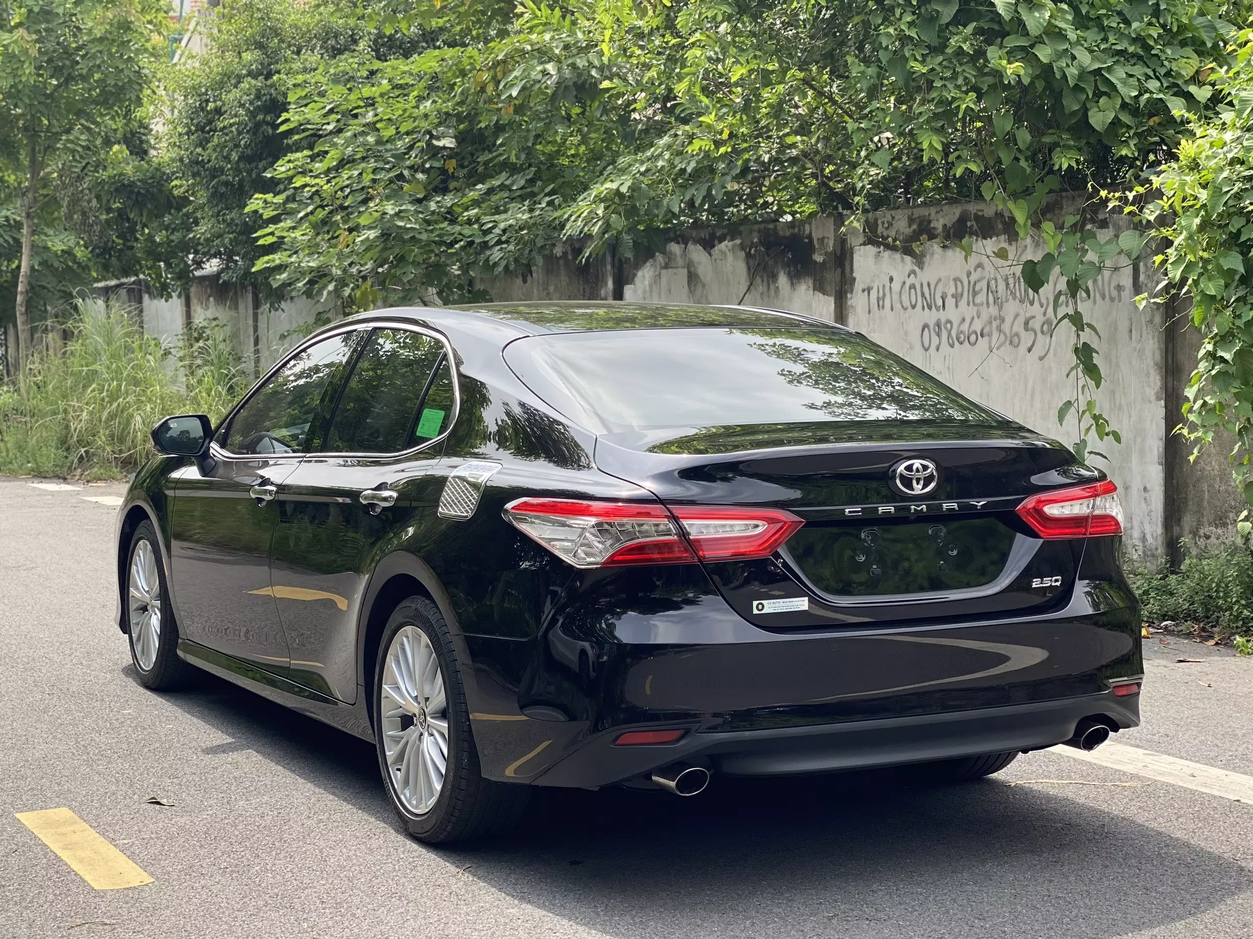 Chính chủ cần bán nhanh Toyota Camry 2.5Q 2021-7