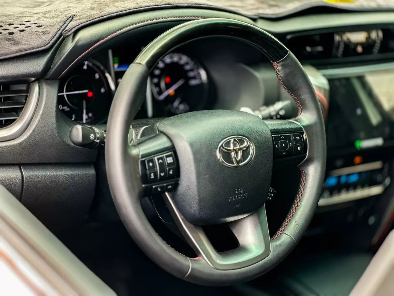 Toyota Fortuner Legender 2.4G 4x2 AT sx 2020-4