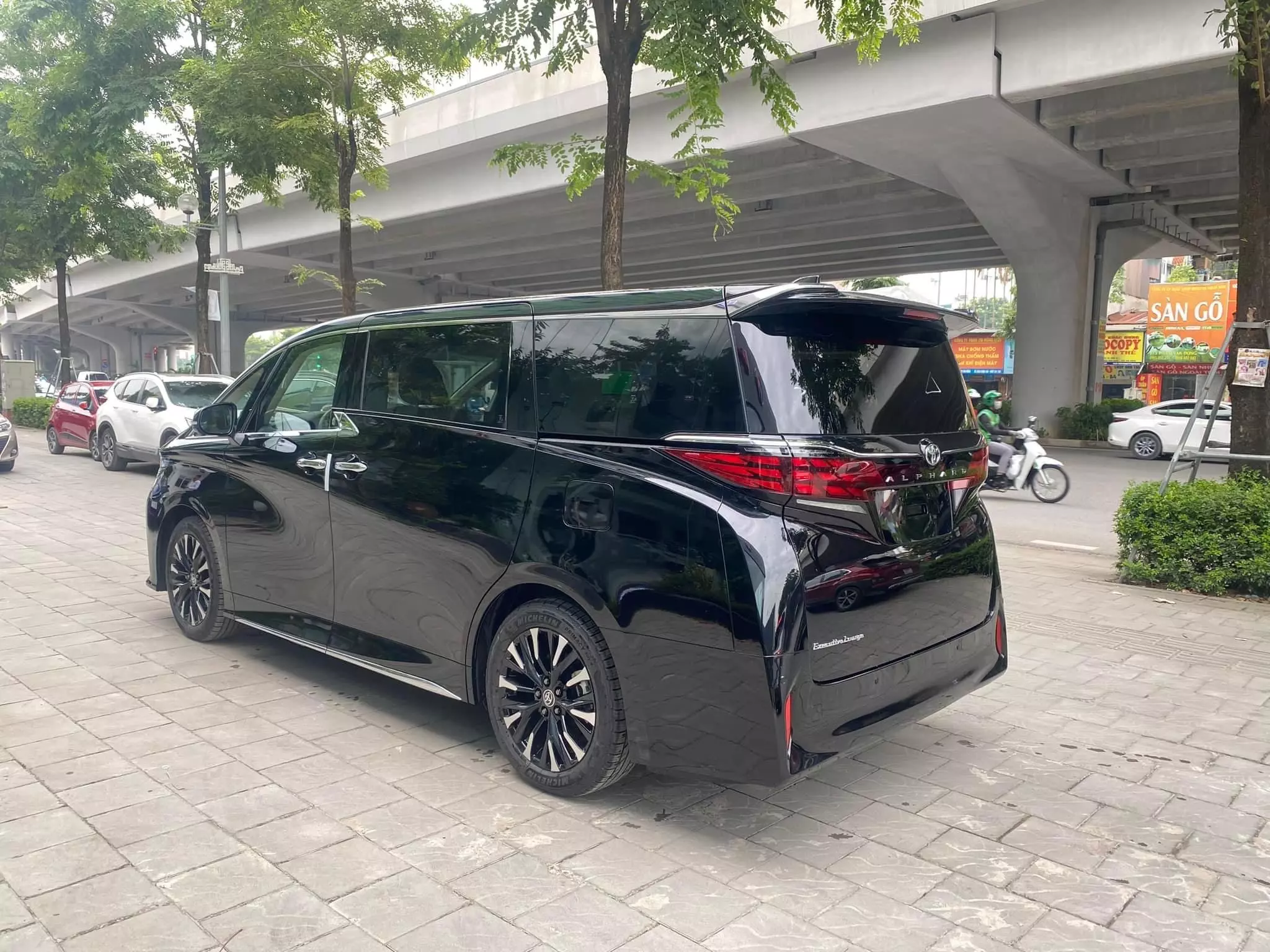 Bán Toyota Alphard Đen/ Kem 2024, mới 100%. xe giao ngay.-3