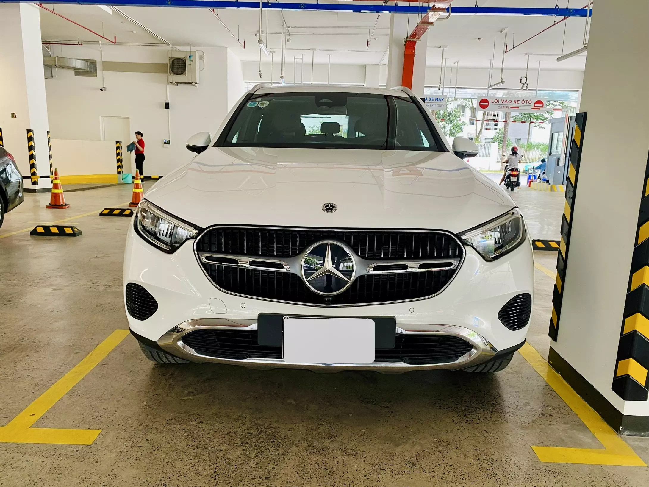 Mercedes GLC200 Trắng Model Mới Siêu Lướt Chính Hãng, Đi 5.000 KM -0