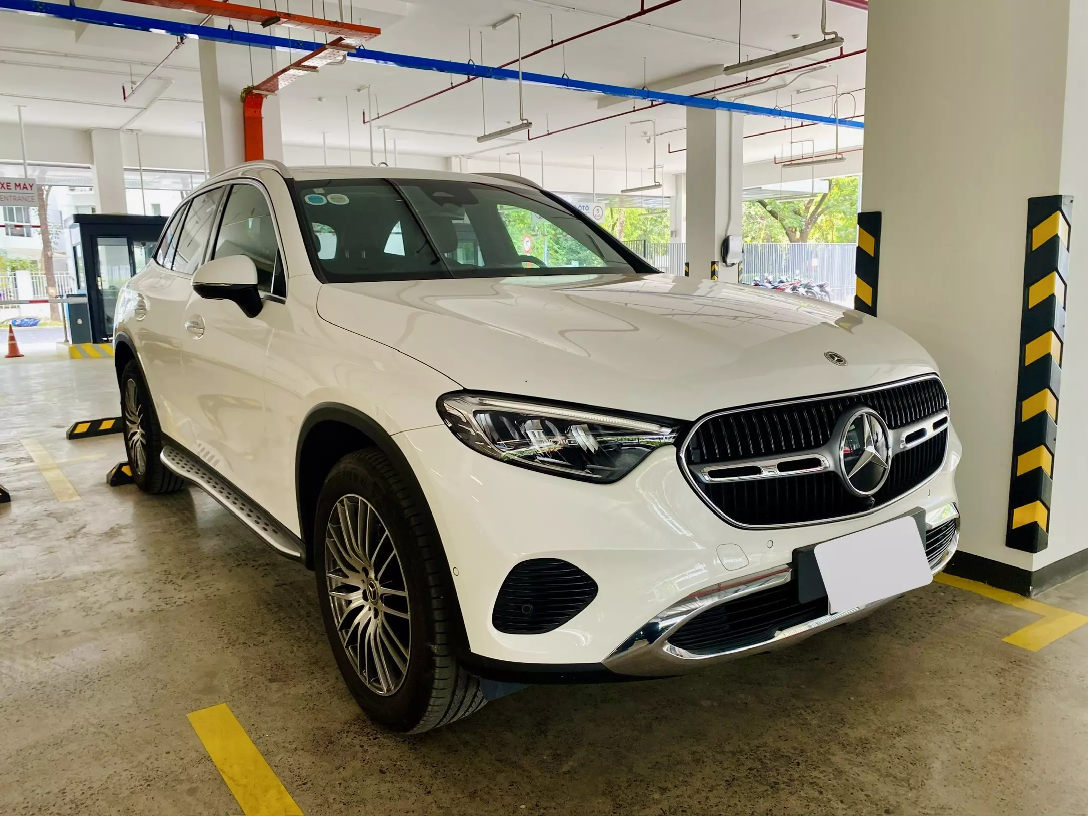 Mercedes GLC200 Trắng Model Mới Siêu Lướt Chính Hãng, Đi 5.000 KM -1