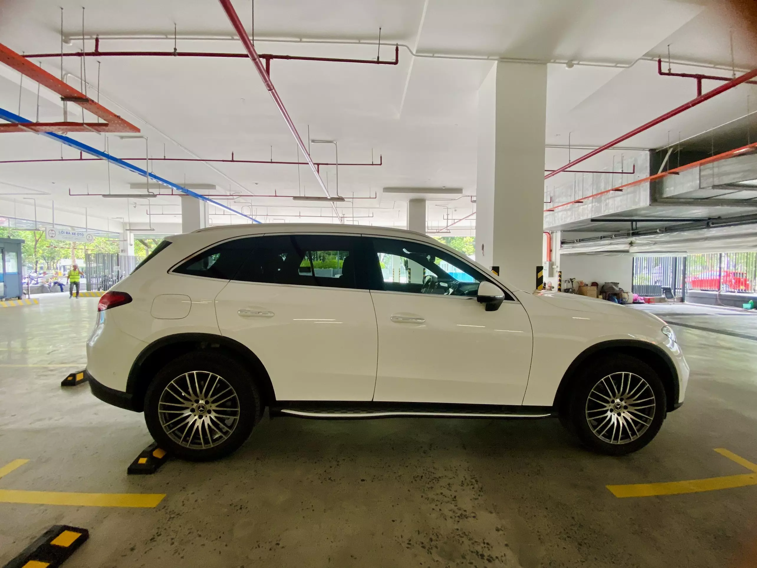 Mercedes GLC200 Trắng Model Mới Siêu Lướt Chính Hãng, Đi 5.000 KM -6