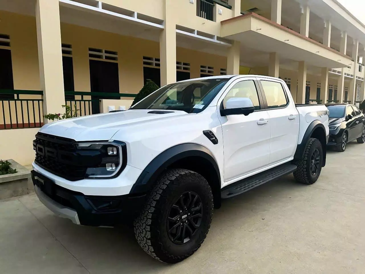 TRẢ TRƯỚC FORD RANGER CHỈ TỪ 180 TRIỆU - CHƯƠNG TRÌNH TRI ÂN KHÁCH HÀNG THÁNG TRONG THÁNG-5