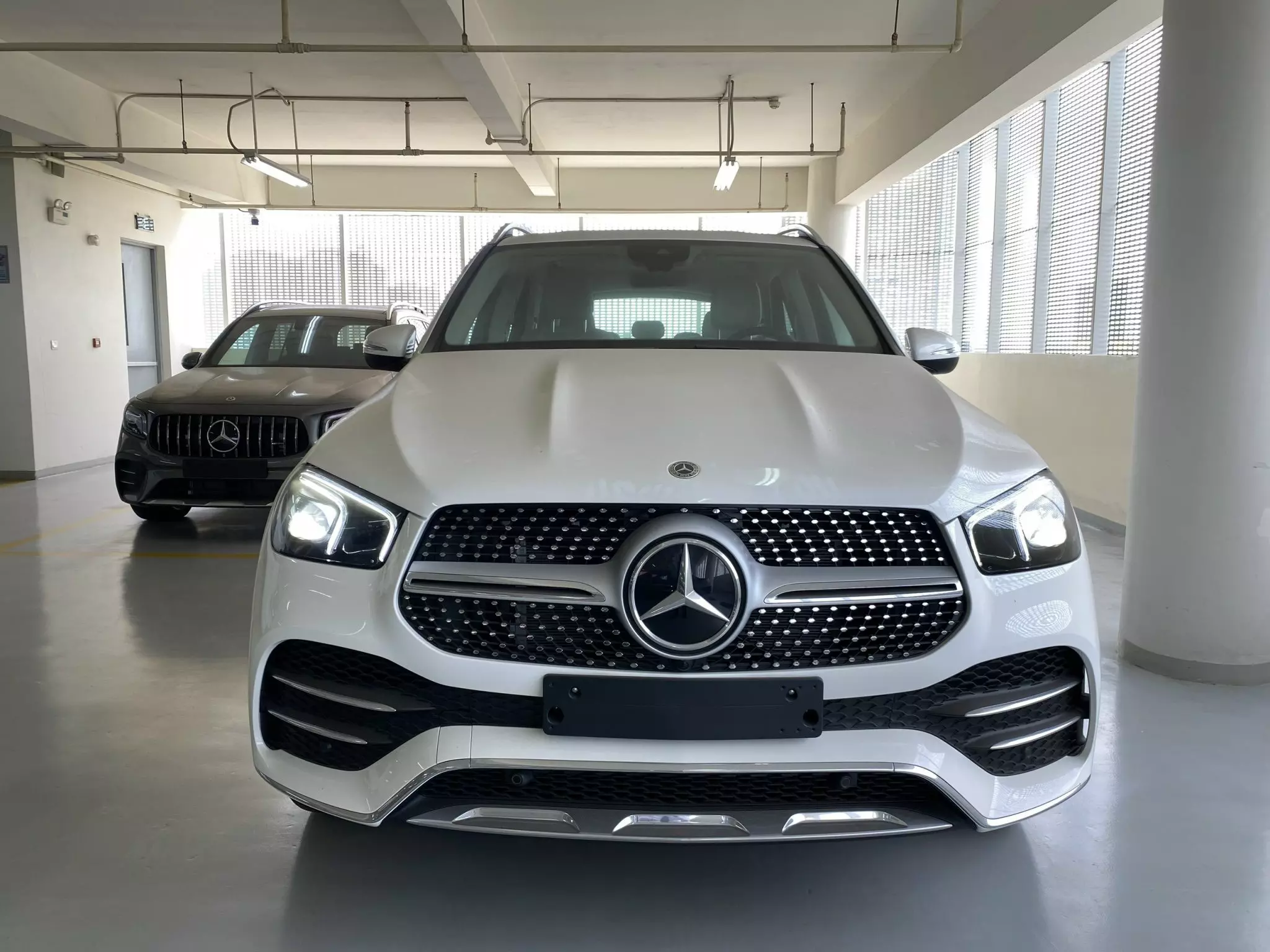 Bán xe Mercedes GLE450 AMG 4Matic 7 chỗ đời mới, Xe trưng bày - Tiết kiệm mấy trăm triệu-4