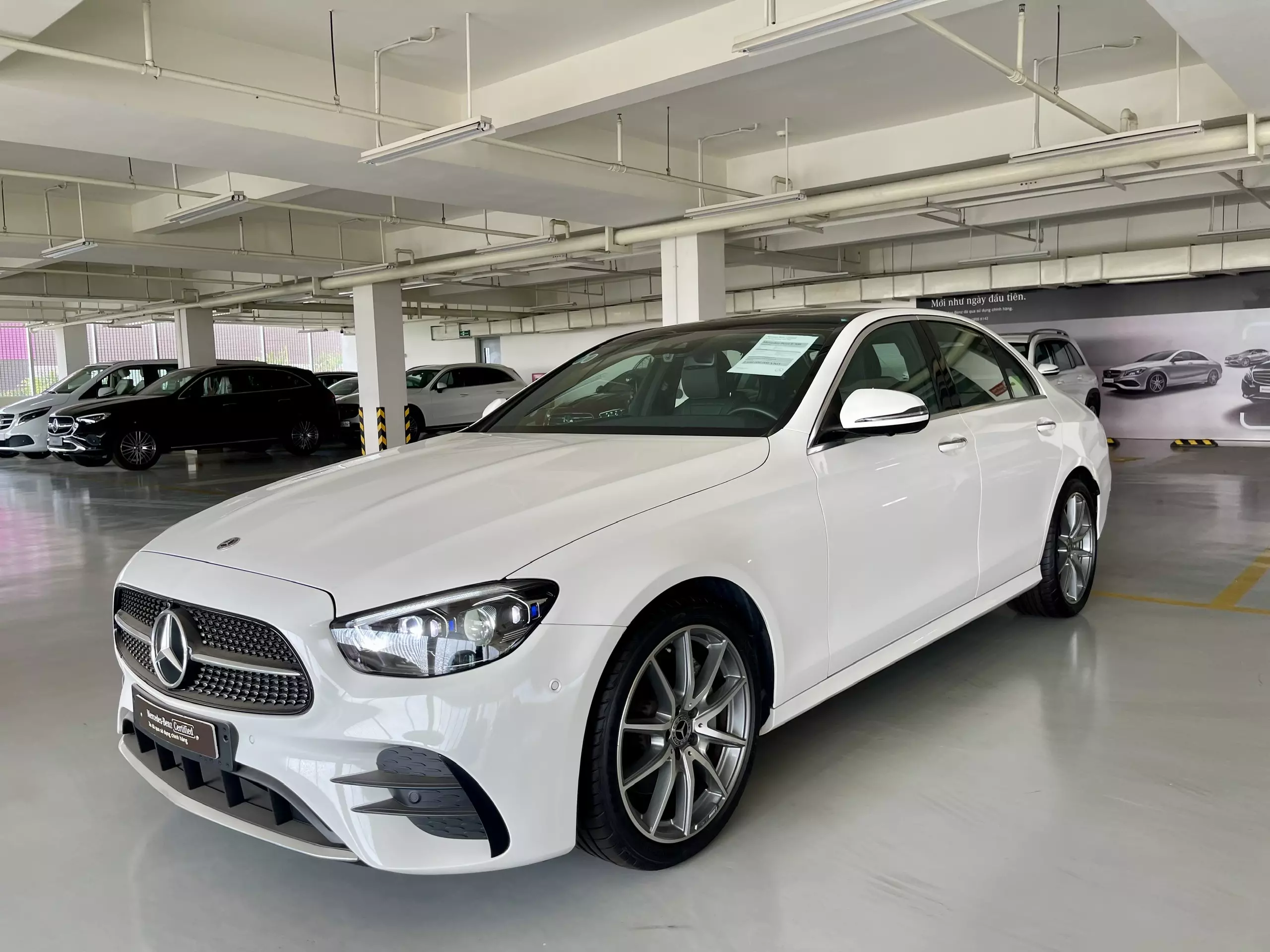 Đại Lý Mercedes Quận 7 Bán E300 AMG Trắng, Siêu Lướt 6.500 Km-0