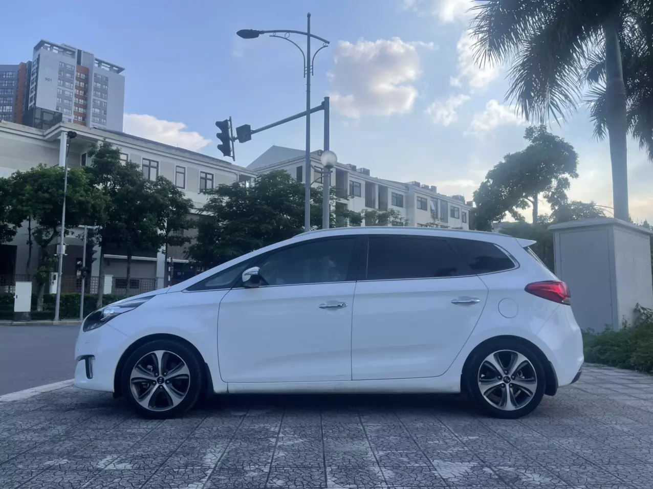 Chính chủ bán xe Kia Rondo máy xăng 2.0,bản full -5