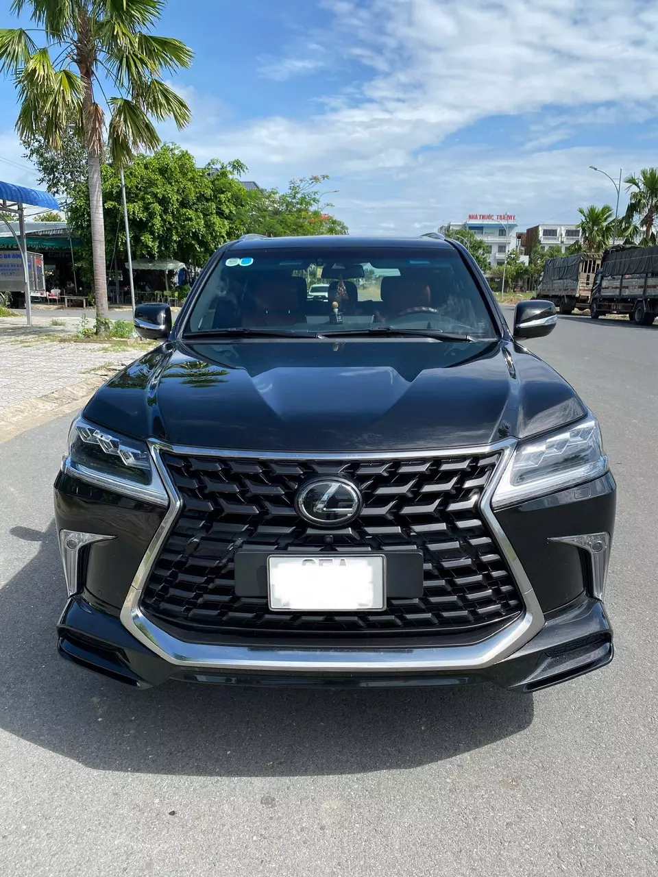 Bán xe Lexus LX570 Super Sport Trung Đông xịn model 2021 màu Đen nội thất nâu da bò,-0