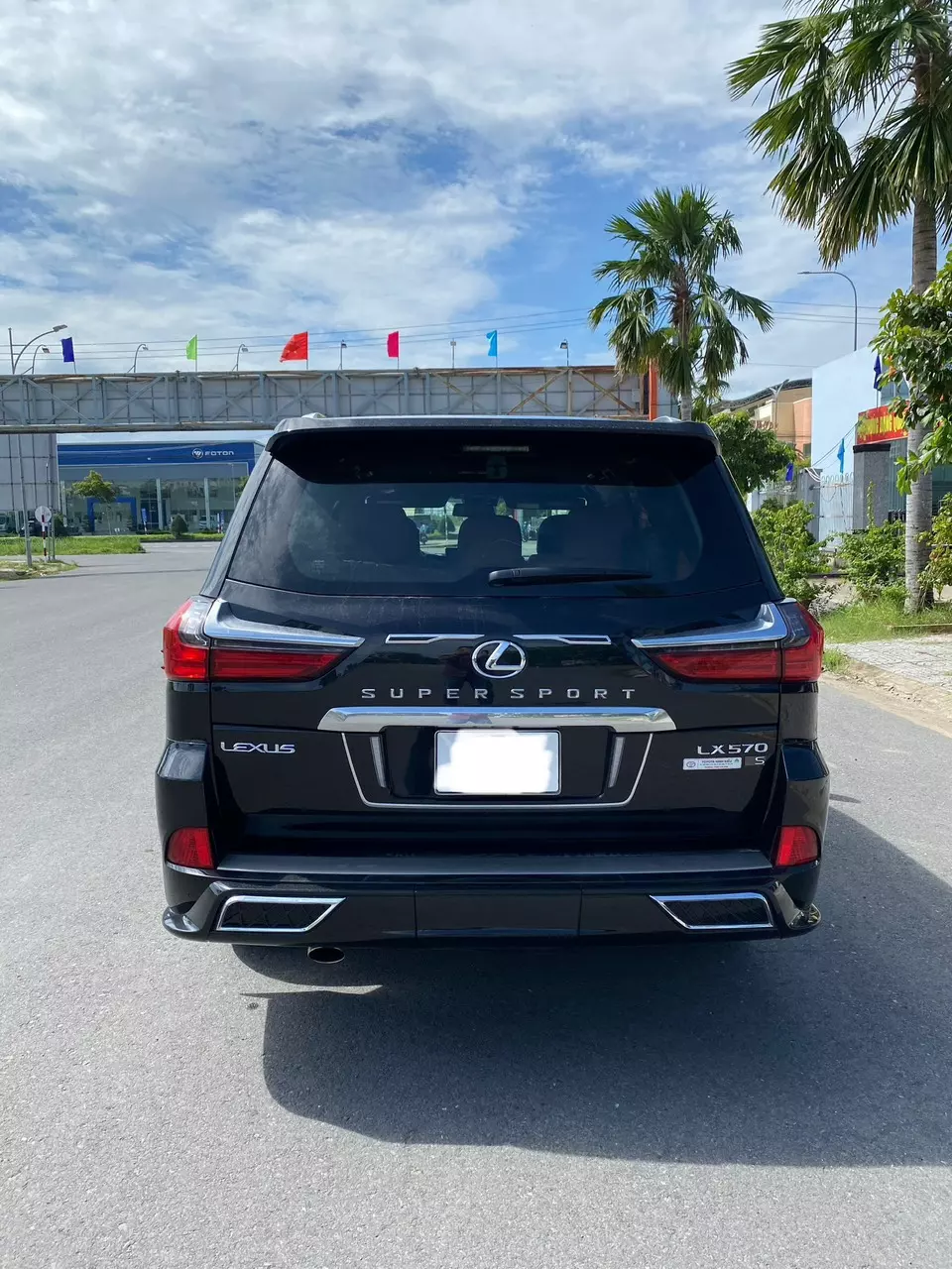 Bán xe Lexus LX570 Super Sport Trung Đông xịn model 2021 màu Đen nội thất nâu da bò,-2