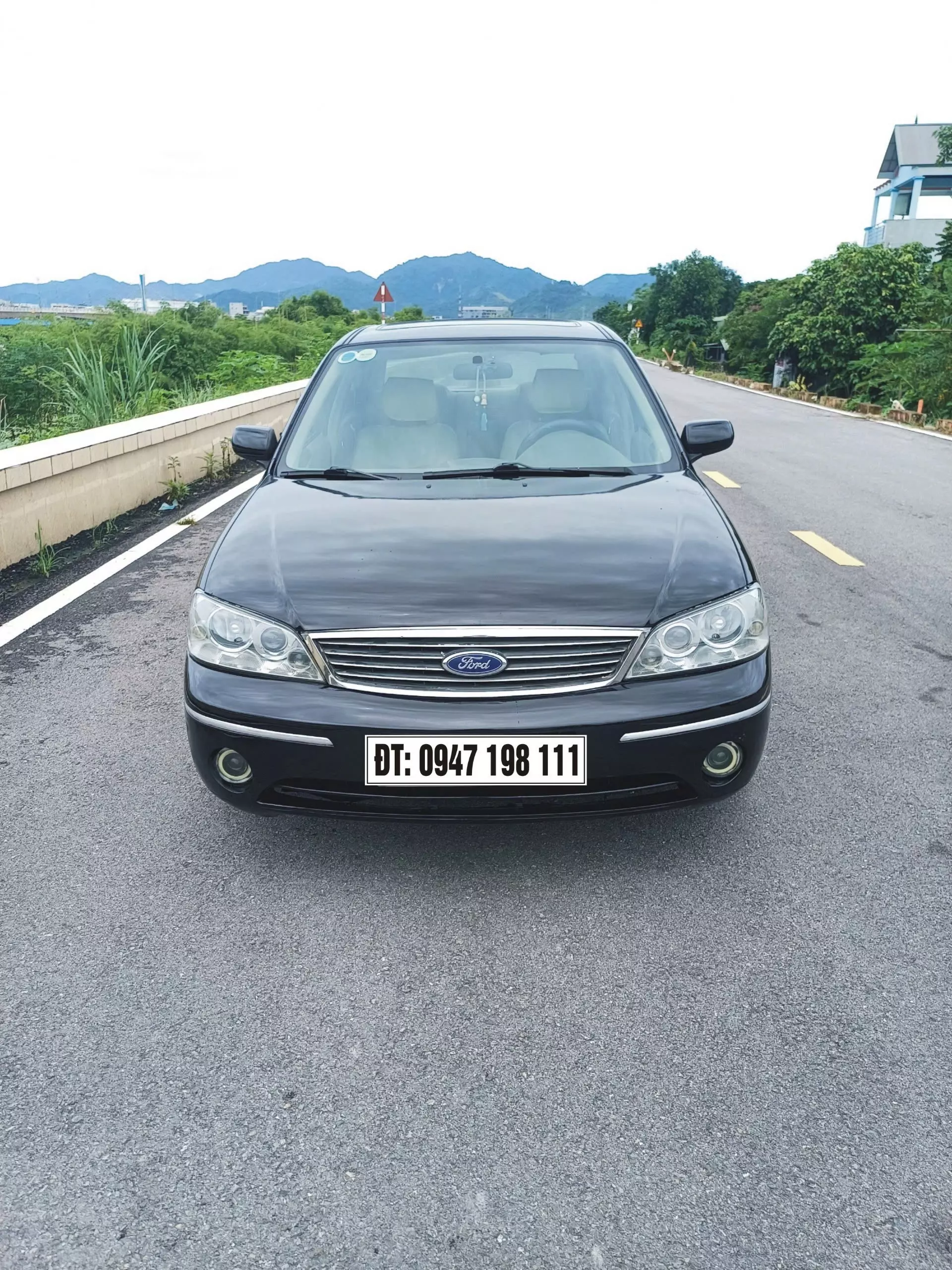 CẦN BÁN XE  FORD  LASER 2004 AT-5