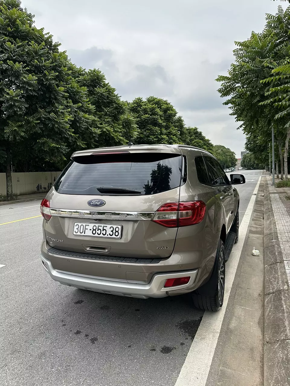 Chính chủ cần bán xe Ford Everest đời 2019 bản full 2 cầu 4x4 -3