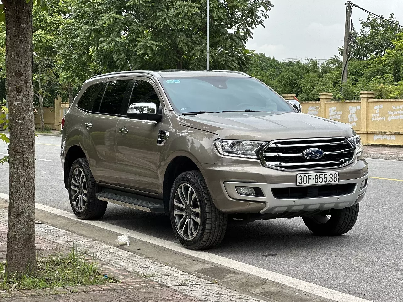 Chính chủ cần bán xe Ford Everest đời 2019 bản full 2 cầu 4x4 -6