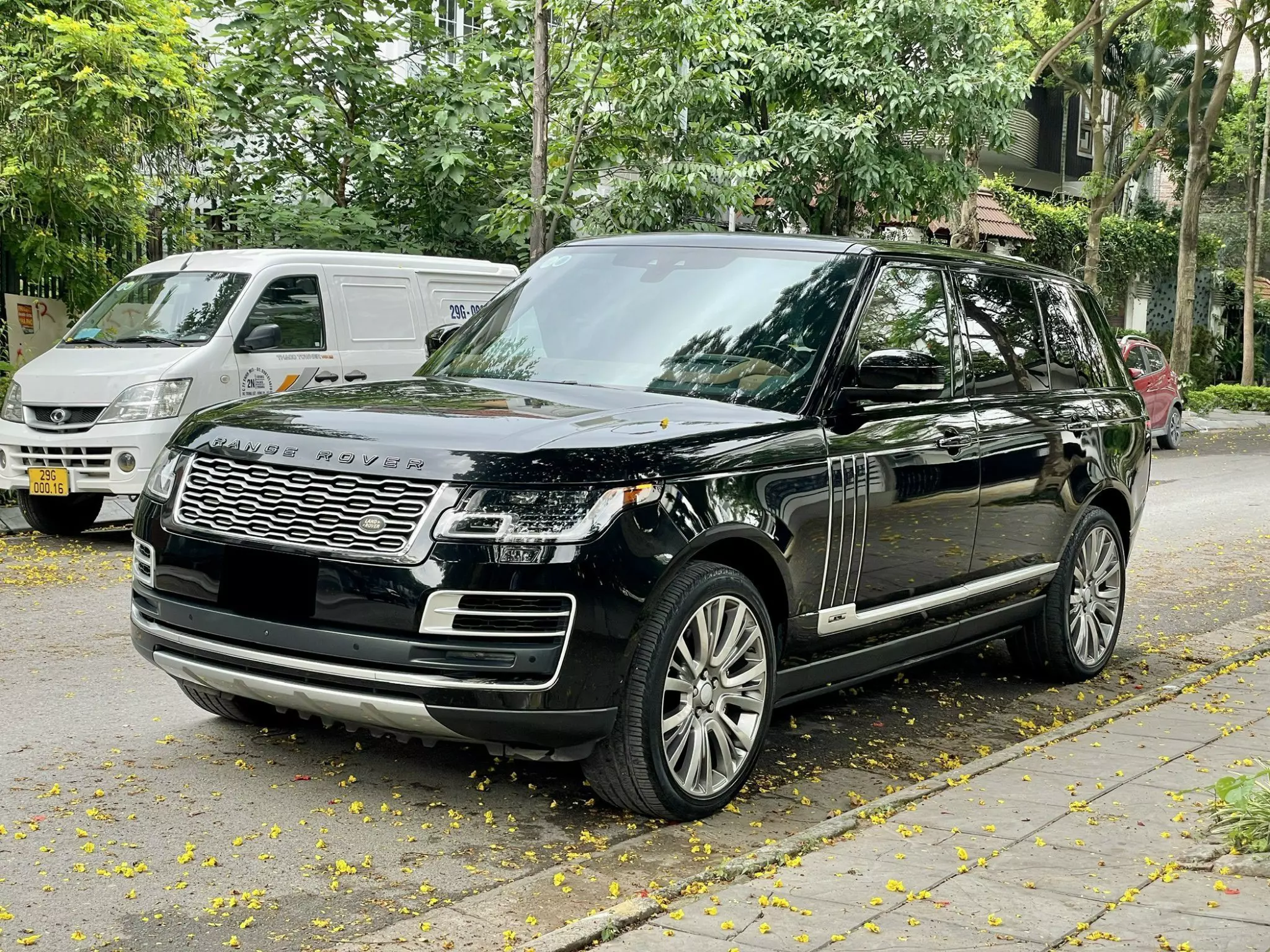 CẦN BÁN XE  LANDROVER RANGEROVER SV AUTOBIO LWB 5.0 SẢN XUẤT NĂM 2019-0