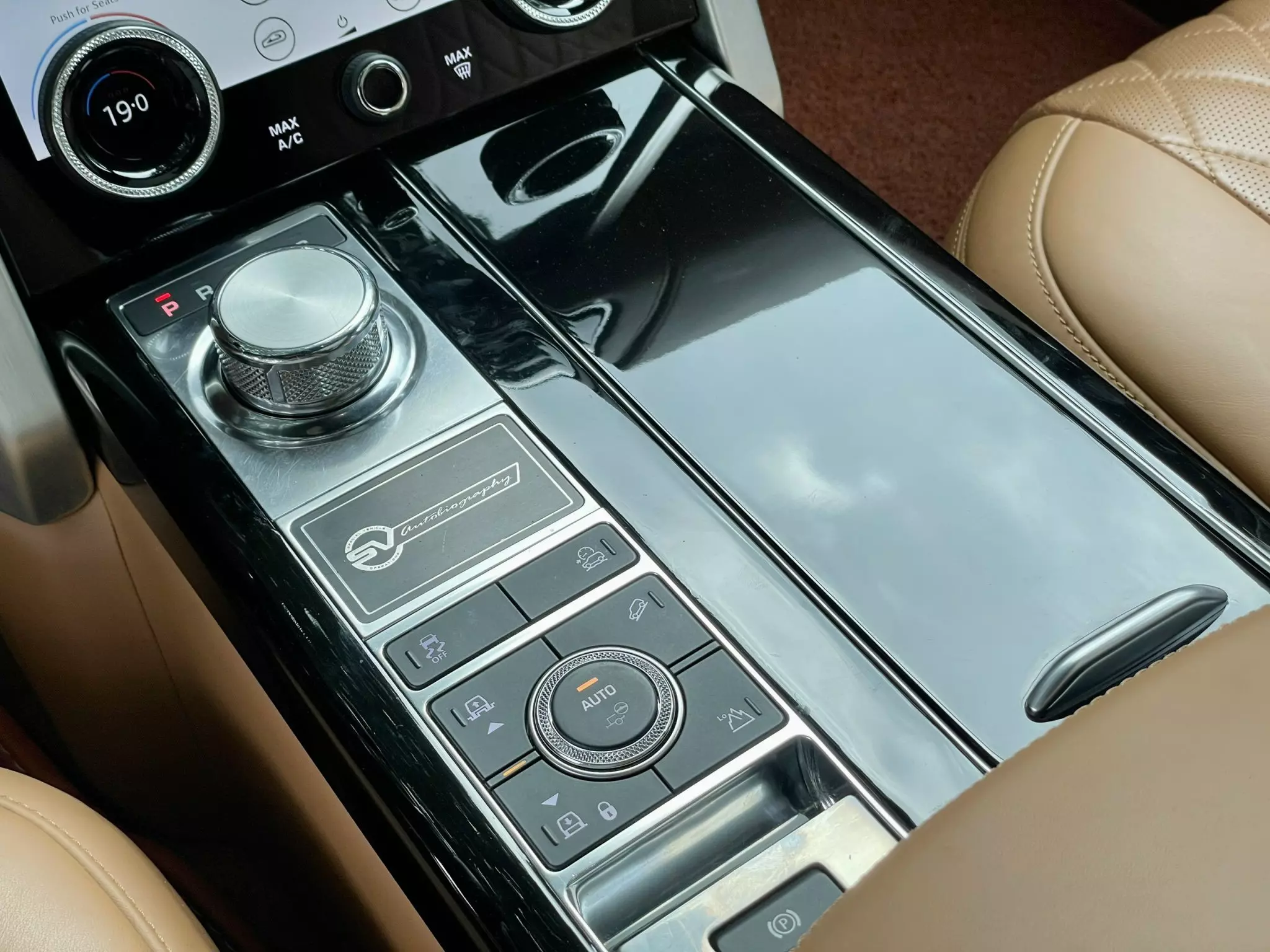 CẦN BÁN XE  LANDROVER RANGEROVER SV AUTOBIO LWB 5.0 SẢN XUẤT NĂM 2019-5