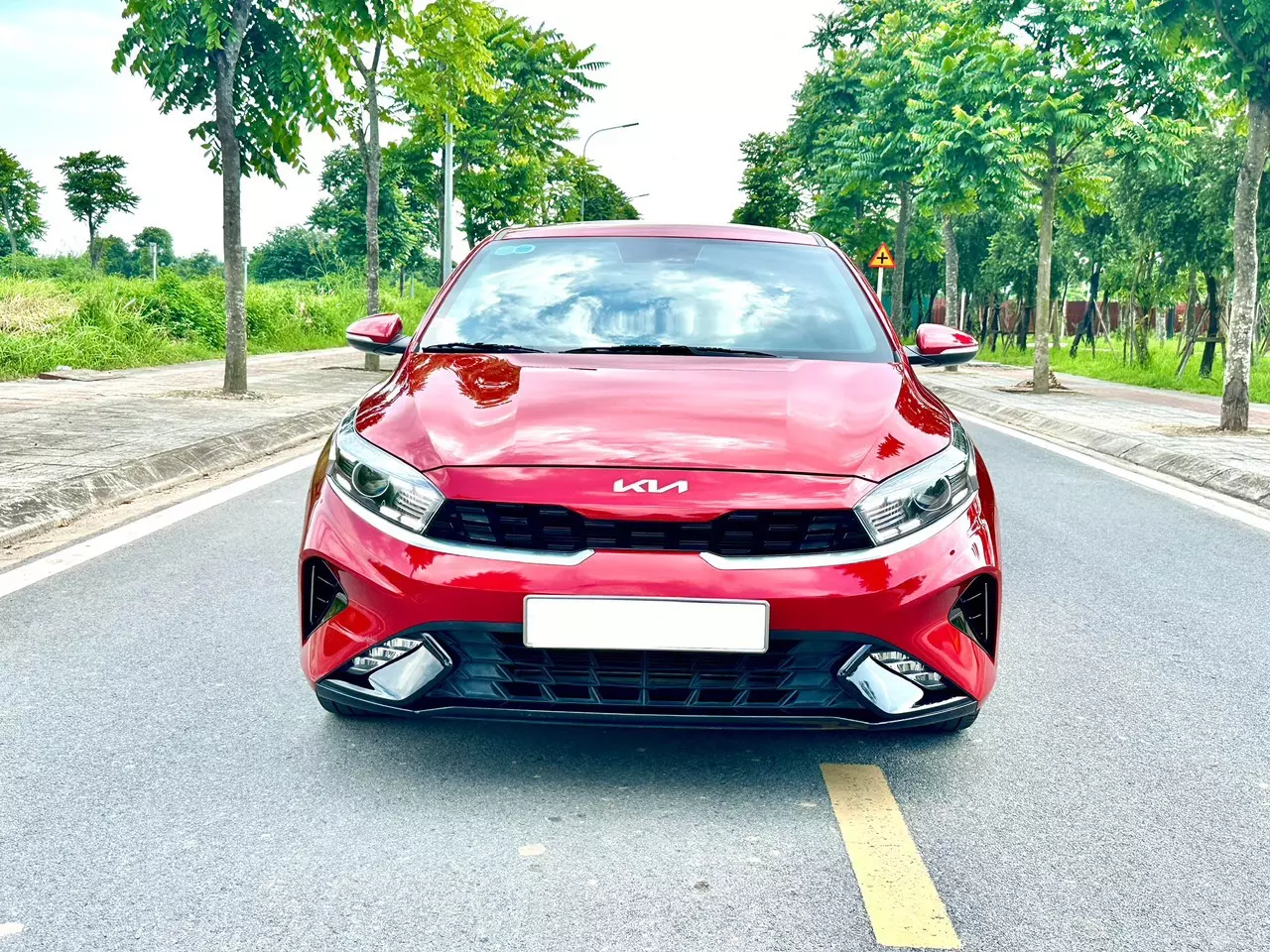 CHÍNH CHỦ CẦN BÁN XE KIA LUXURY 2022 ĐỎ RỰC RỠ-0