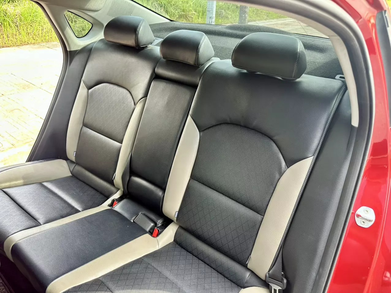 CHÍNH CHỦ CẦN BÁN XE KIA LUXURY 2022 ĐỎ RỰC RỠ-1