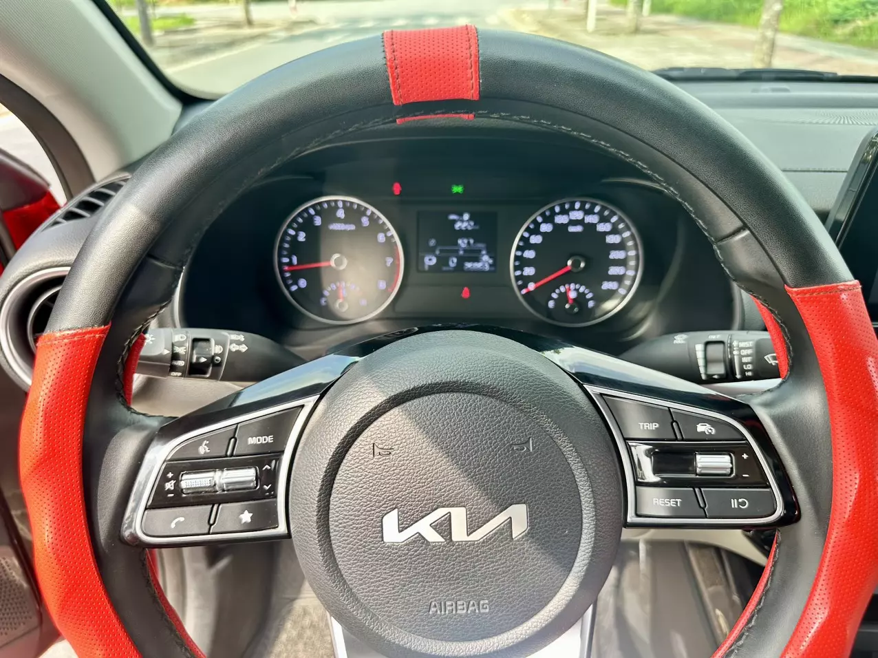 CHÍNH CHỦ CẦN BÁN XE KIA LUXURY 2022 ĐỎ RỰC RỠ-4