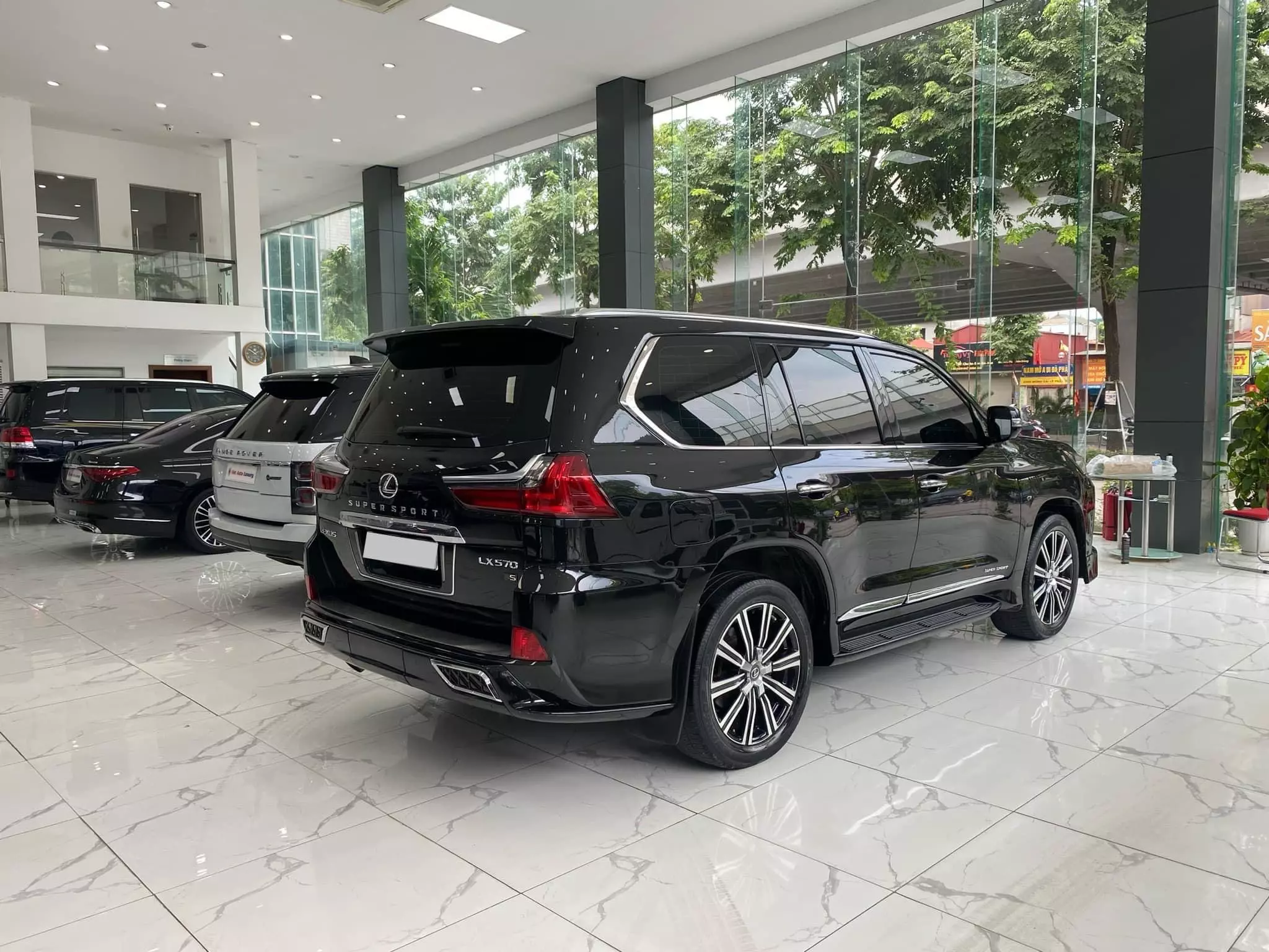 Bán Lexus LX570 MBS 4 chỗ nhập Trung Đông, bản full. sản xuất 2018.-2