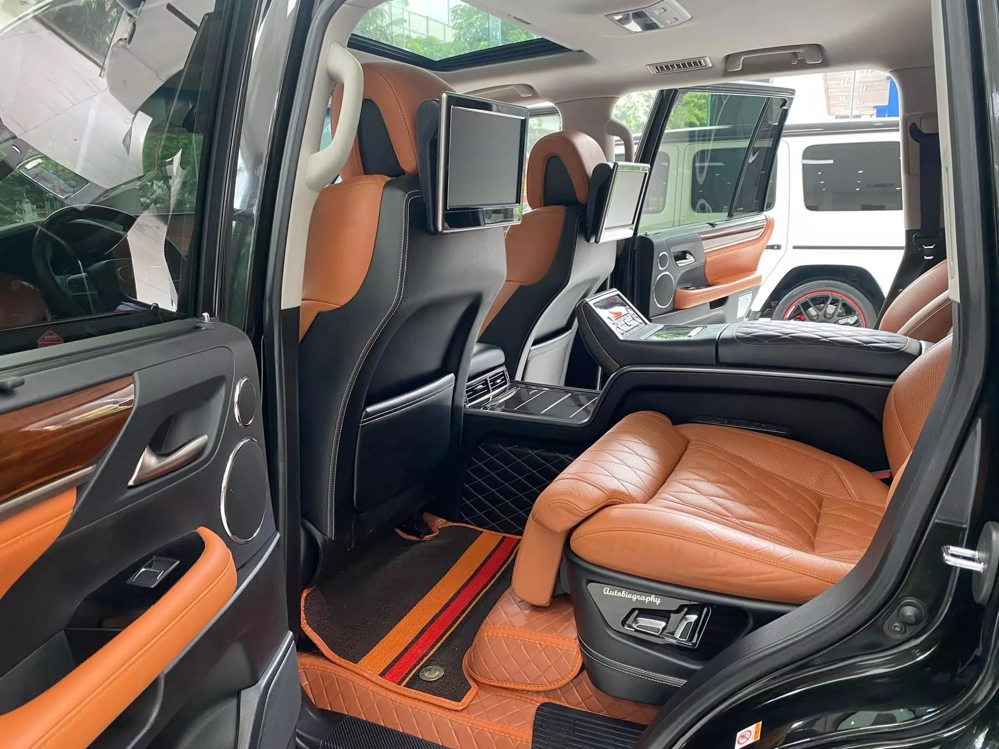 Bán Lexus LX570 MBS 4 chỗ nhập Trung Đông, bản full. sản xuất 2018.-6