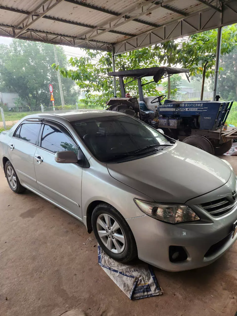 Chính Chủ Cần Bán Xe Toyota, Số Sàn, Sản Xuất Năm 2013, Việt Nam-0