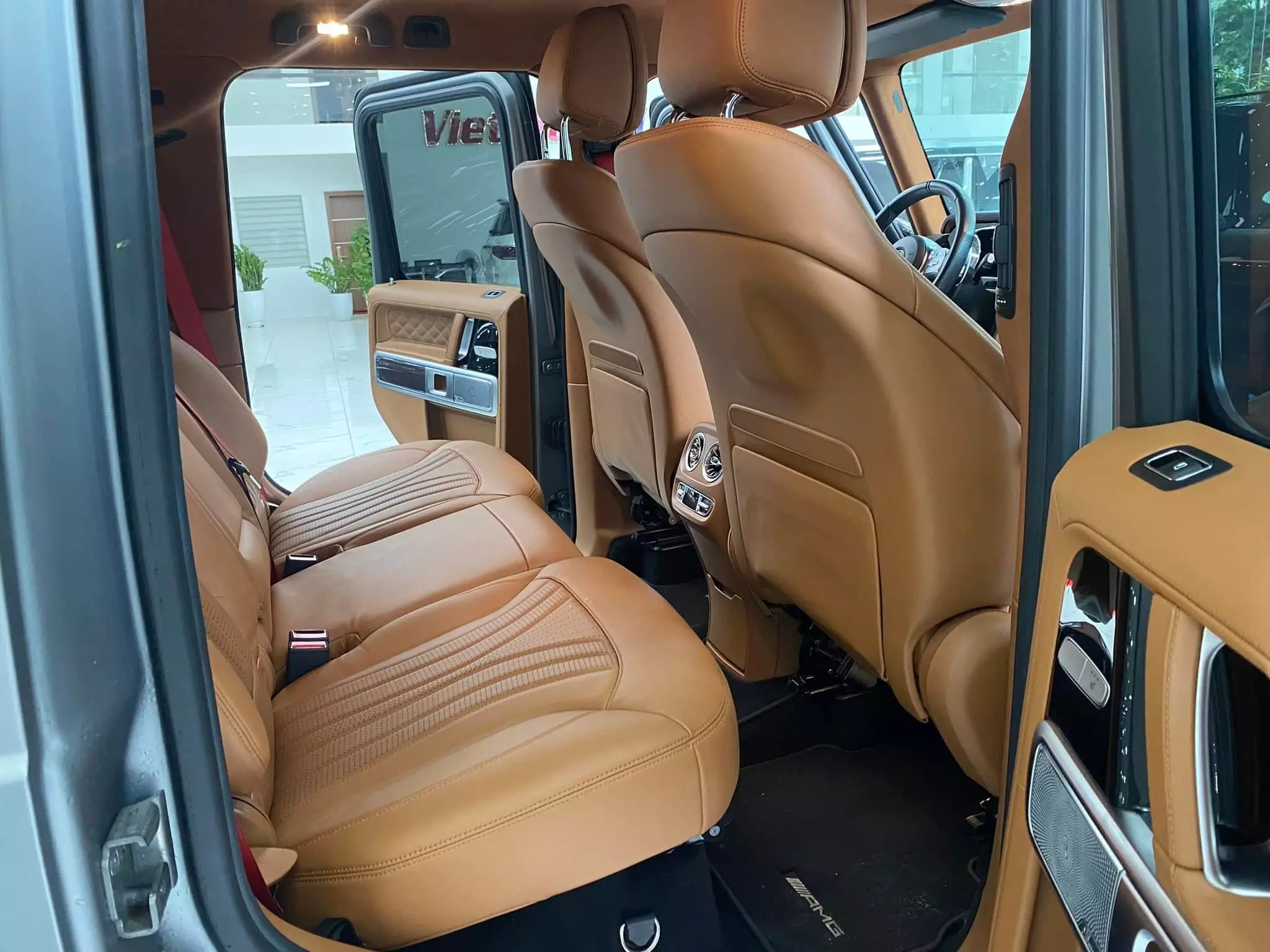 Bán Mercedes G63 Edition one Model 2020, xám xi măng, nội thất Hermes-11