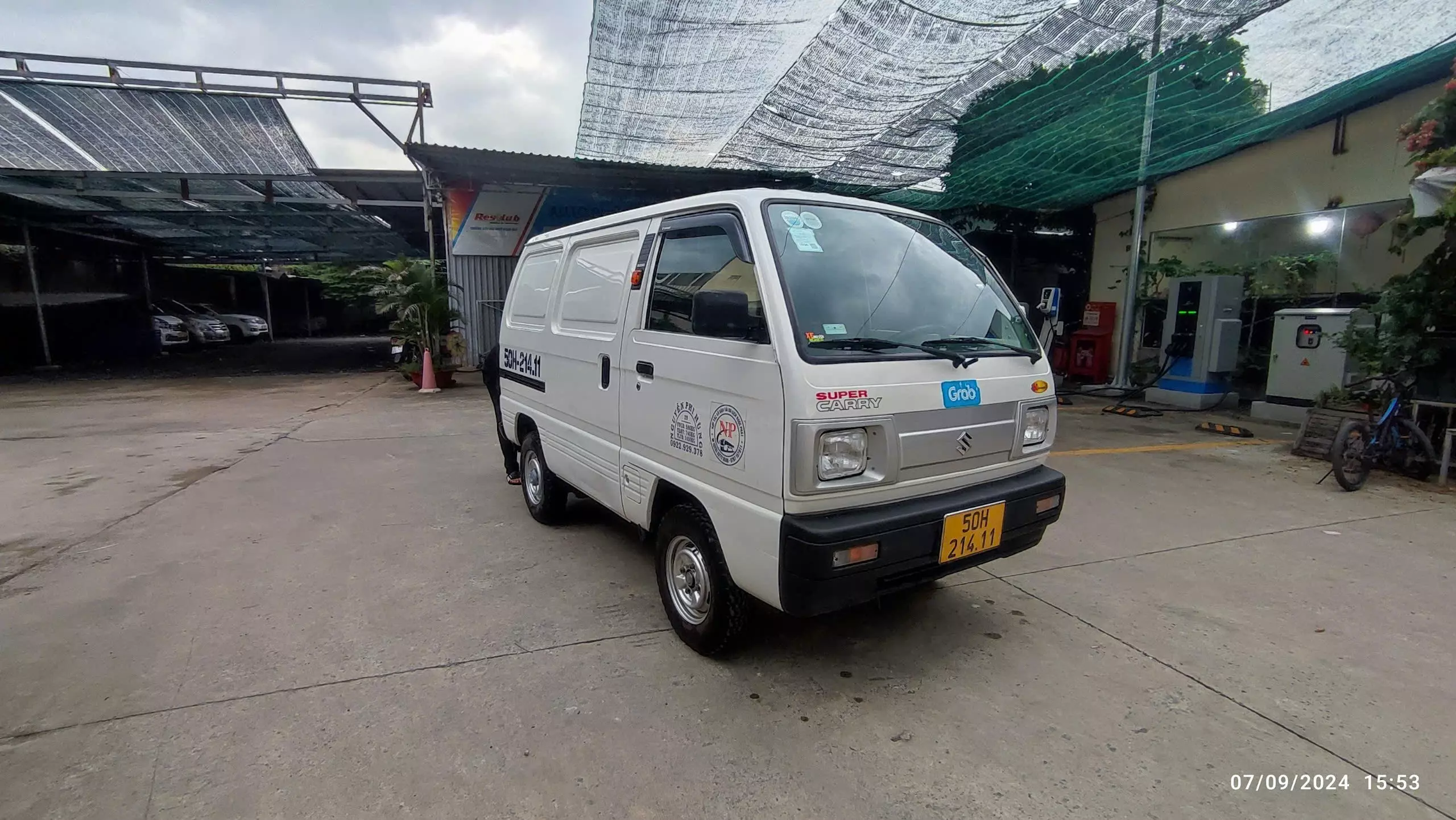 Bán xe Van Suzuki 580kg màu trắng mua năm 2021-0