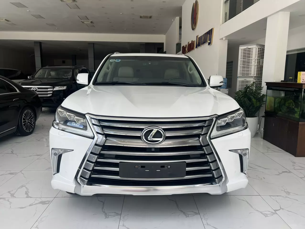 Bán xe Lexus LX570 sản xuất năm 2016 xe đăng ký cá nhân, màu trắng nội thất kem-0