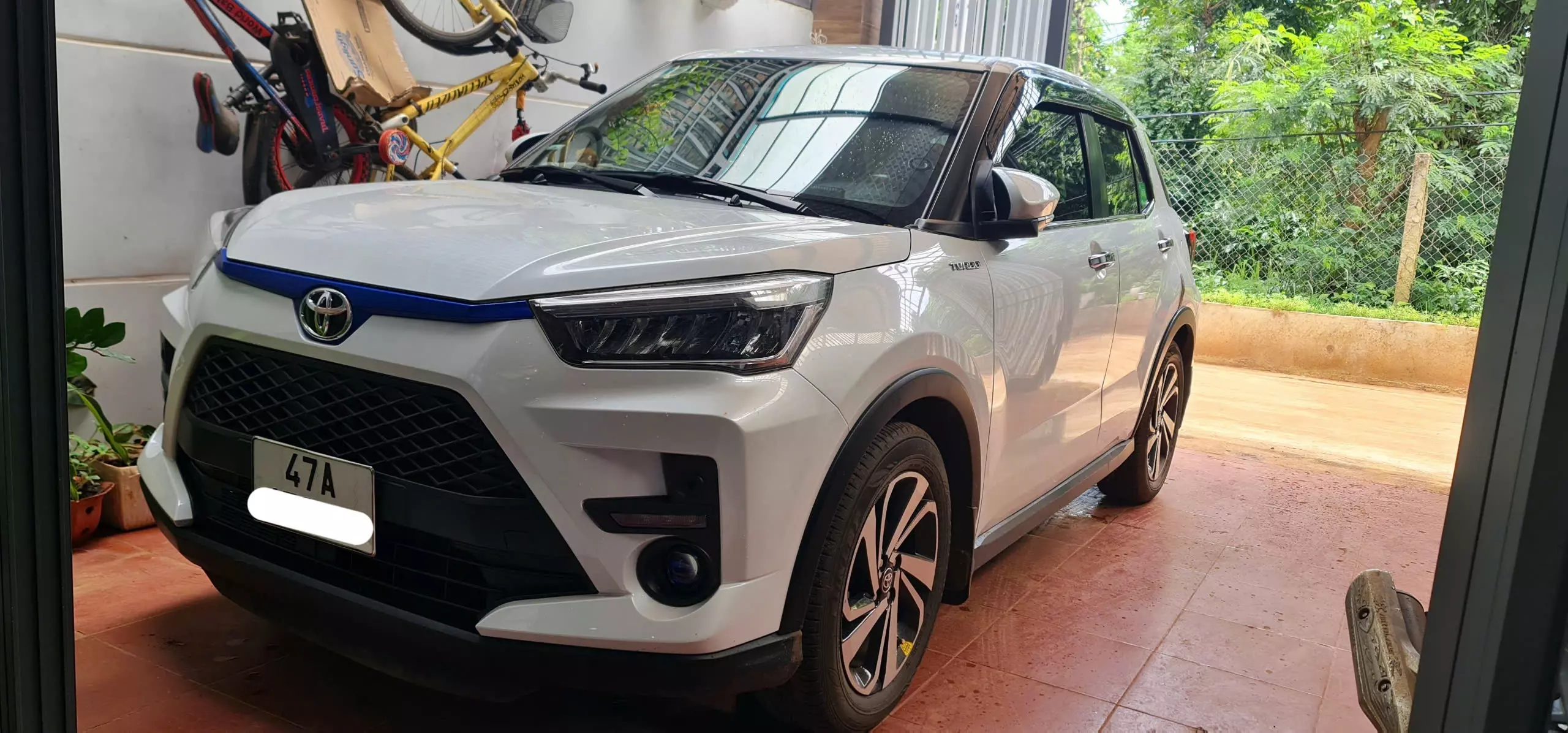 Cần Bán Xe Raize 1.0 Turbo Trắng Ngọc Trai Đăng Kí Năm 2022 -0