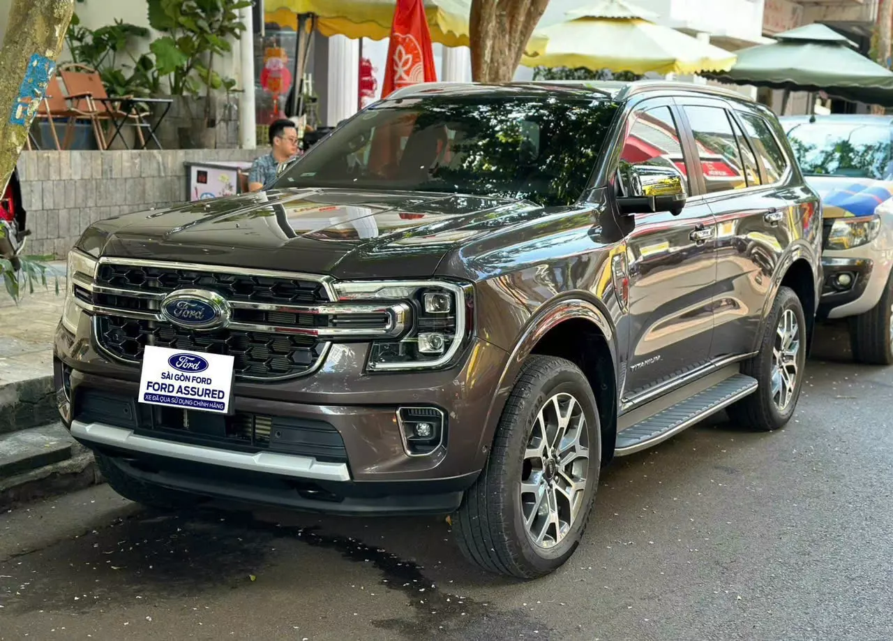 EVEREST TITANIUM 4x4 2 CẦU-3