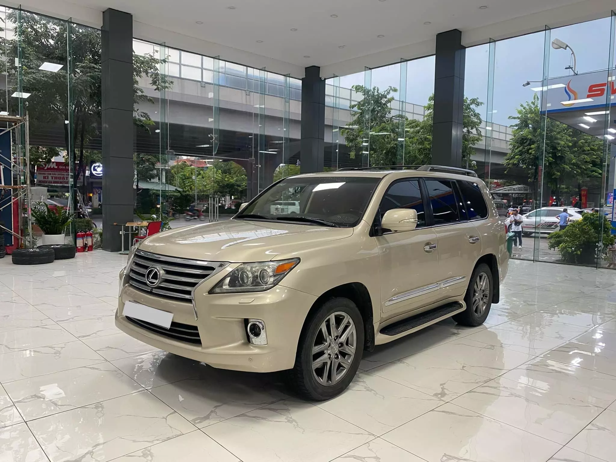 Lexus LX570 nhập Mỹ, model 2013, xe chạy ít siêu đẹp.-1