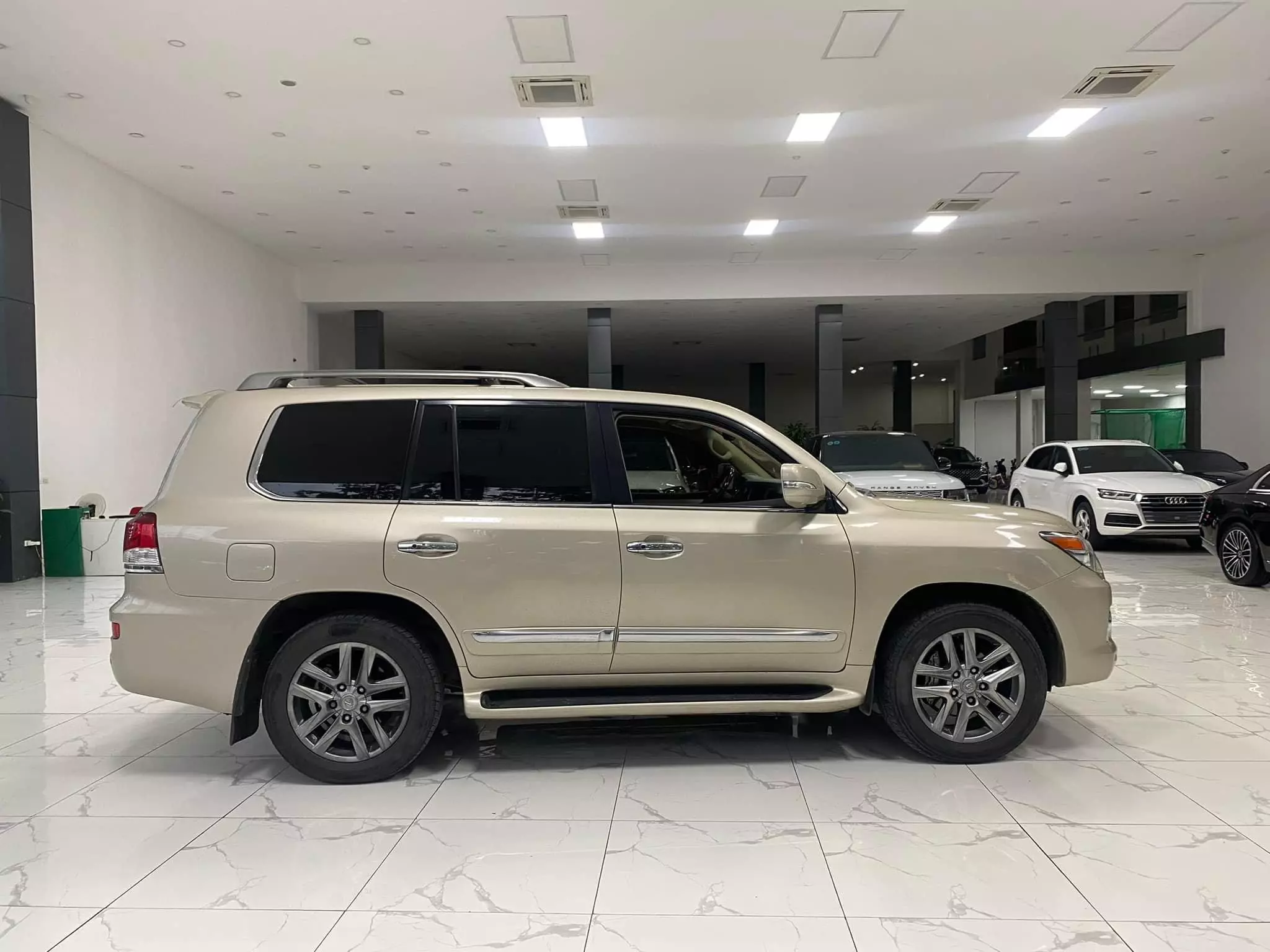 Lexus LX570 nhập Mỹ, model 2013, xe chạy ít siêu đẹp.-3