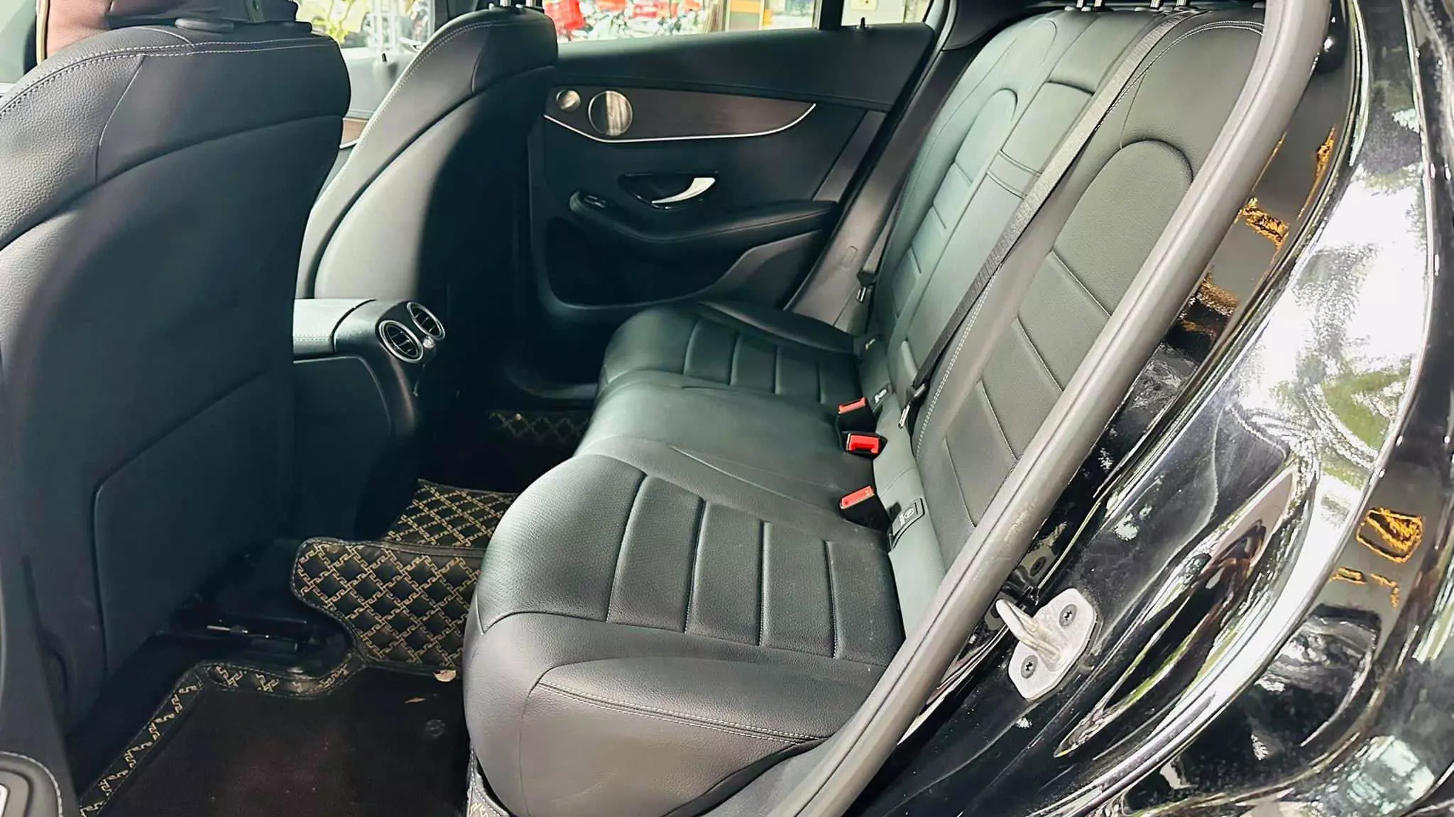 Bán xe Mercedes GLC200 4Matic 2022 Đen/ Đen chạy 1,6 Vạn KM, giá cạnh tranh-4