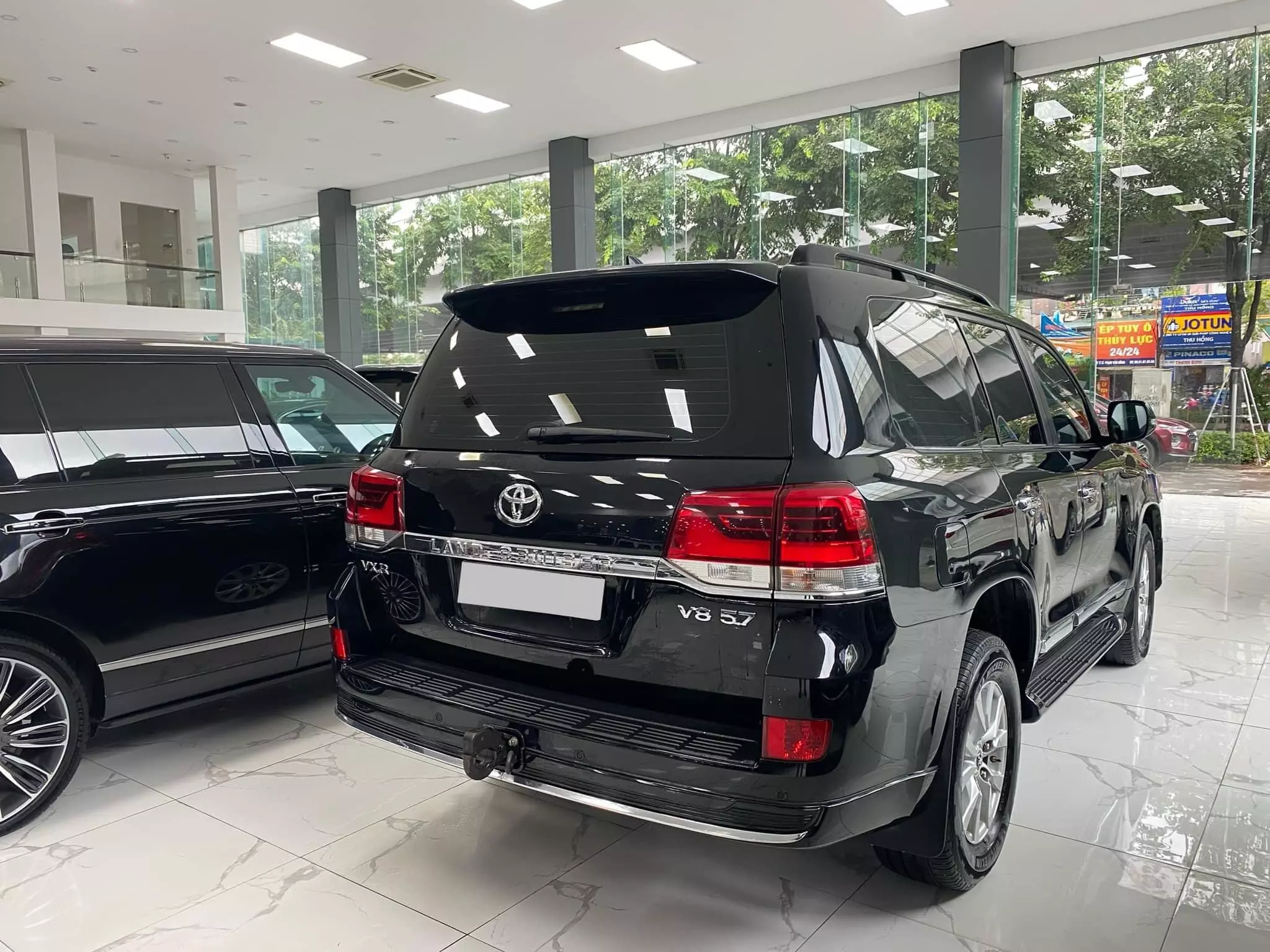 Bán Toyota Land Cruiser 4.6 V8, sản xuất 2019, lăn bánh hơn 6 vạn Km.-2