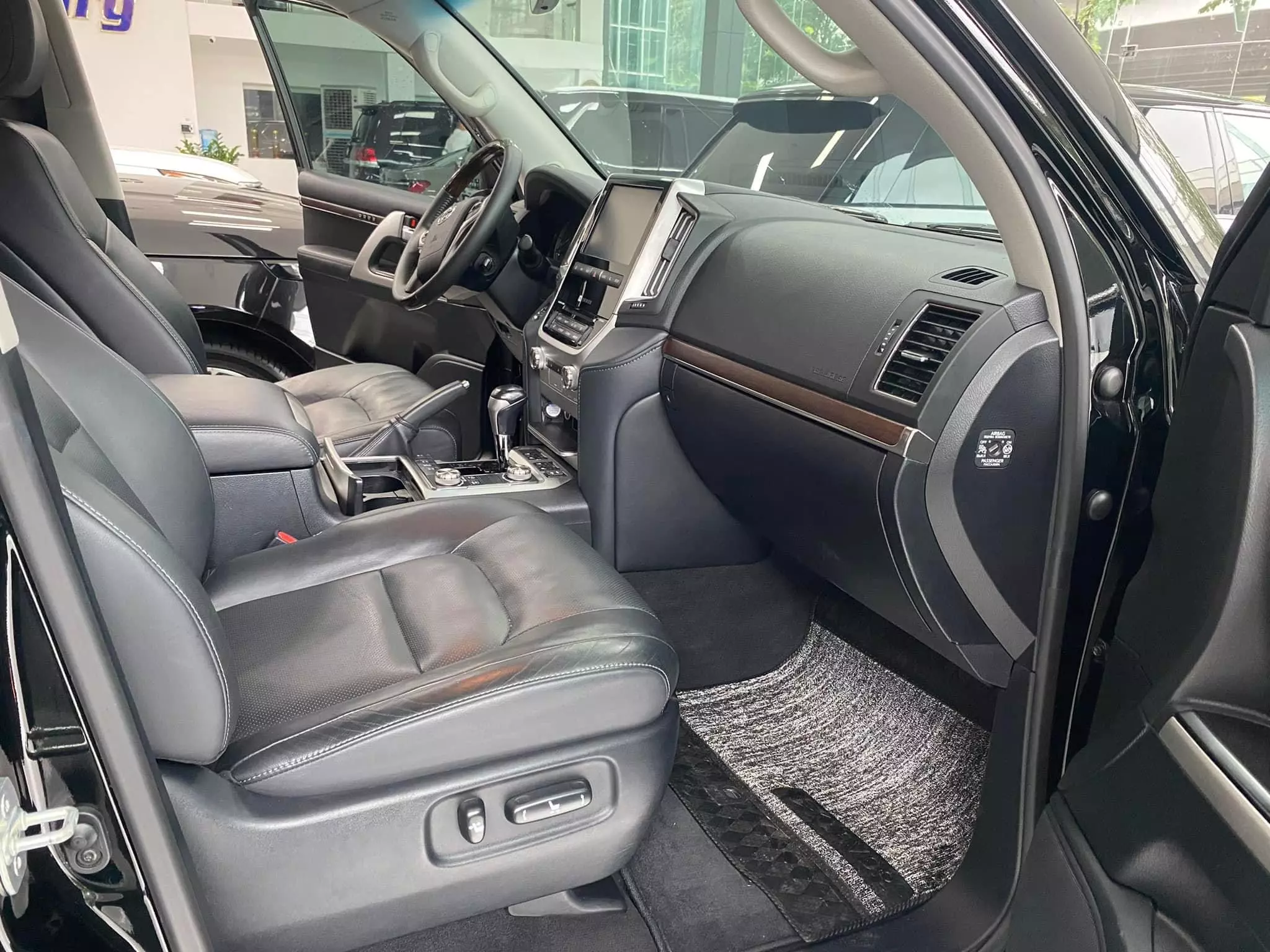 Bán Toyota Land Cruiser 4.6 V8, sản xuất 2019, lăn bánh hơn 6 vạn Km.-5