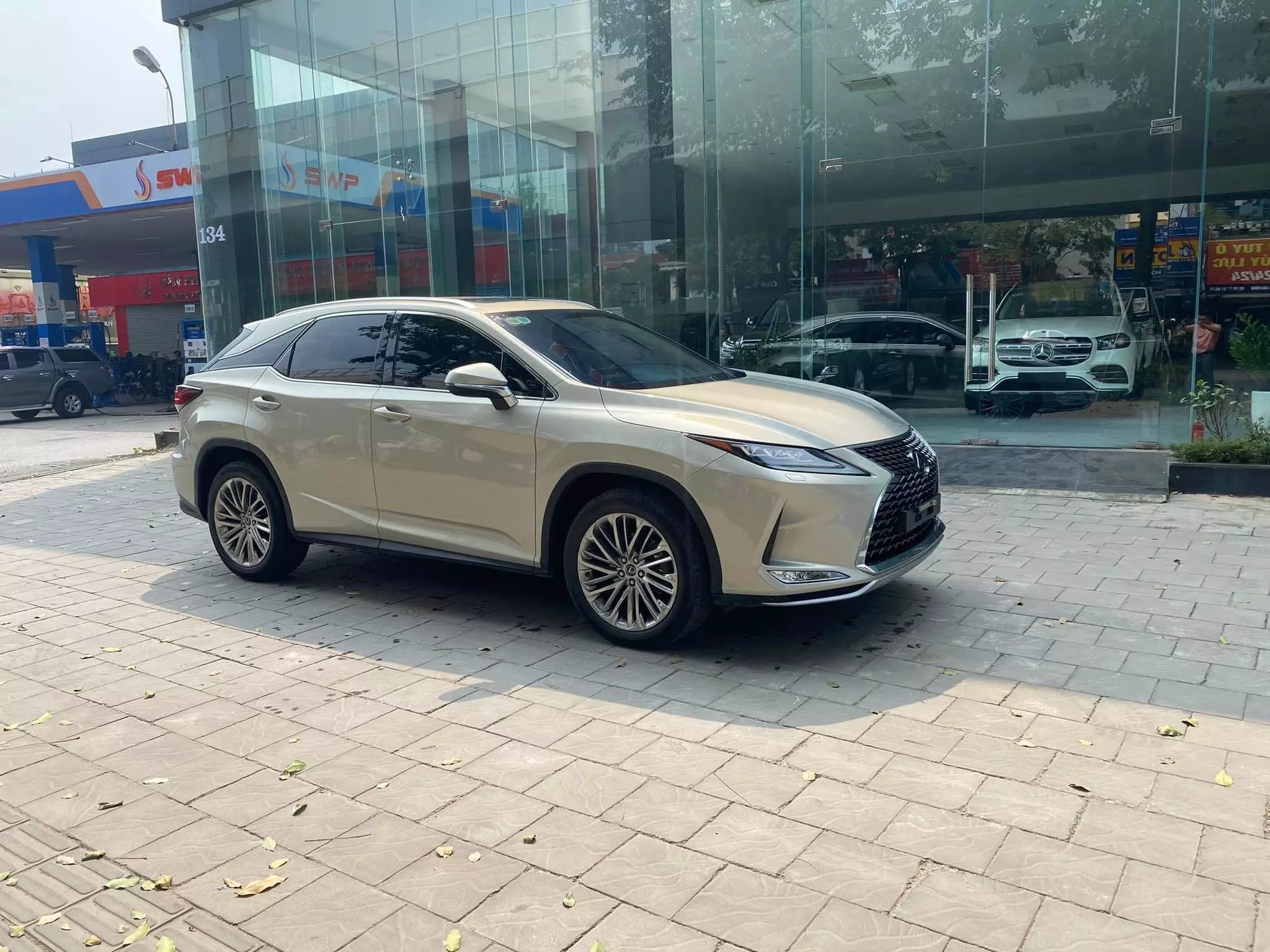 Bán Lexus RX300, sản xuất 2020, màu Titan cực đep, xe 1 chủ.-2