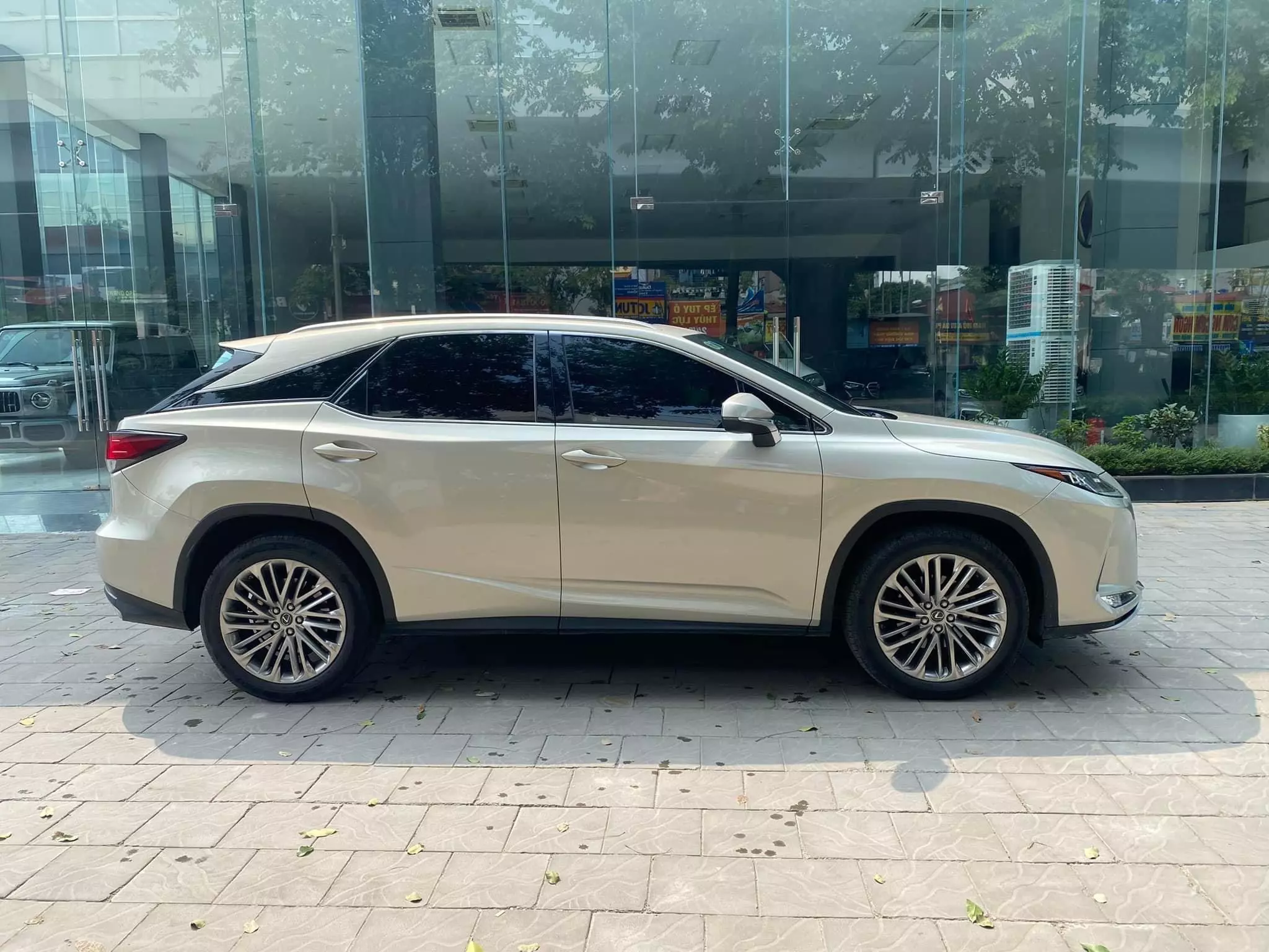 Bán Lexus RX300, sản xuất 2020, màu Titan cực đep, xe 1 chủ.-3