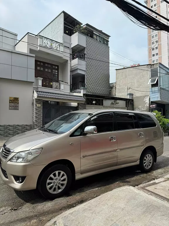 Bán xe Toyota innova 2.0E MT - 2013 - Giá 295 triệu .-0