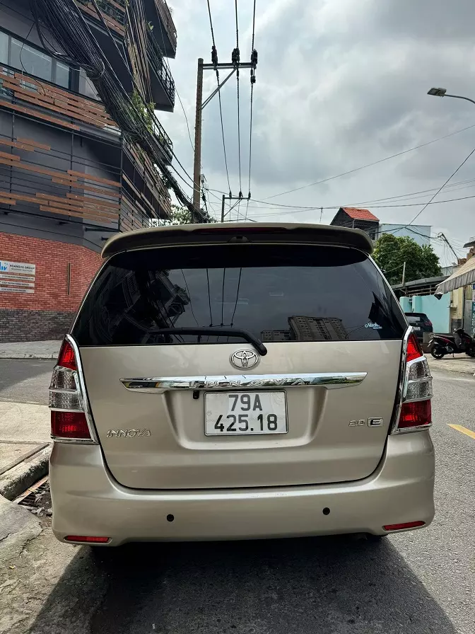 Bán xe Toyota innova 2.0E MT - 2013 - Giá 295 triệu .-8