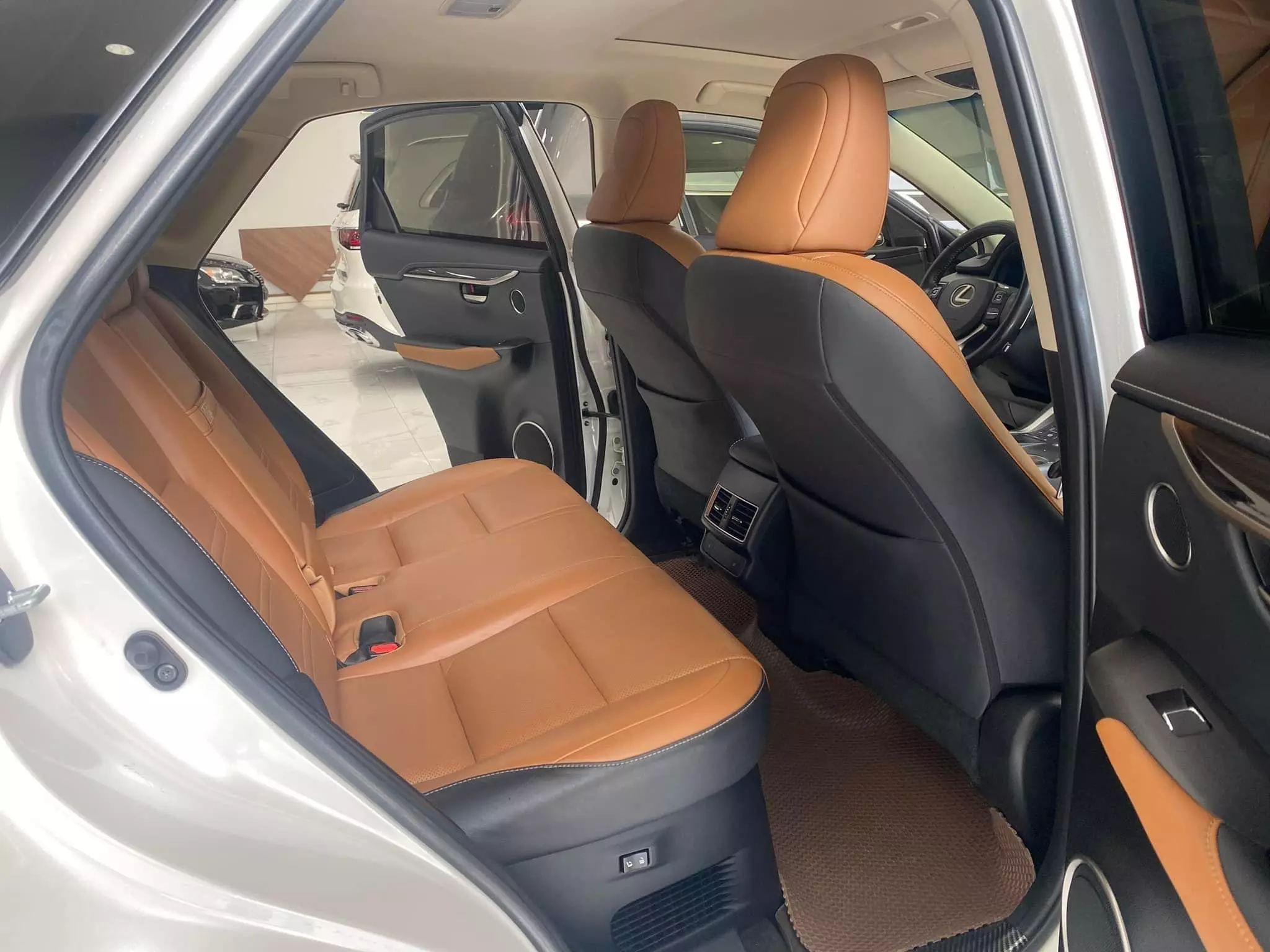 Chính chủ bán Lexus NX300 mode 2019, sơn zin cả xe, full lịch sử hãng-7